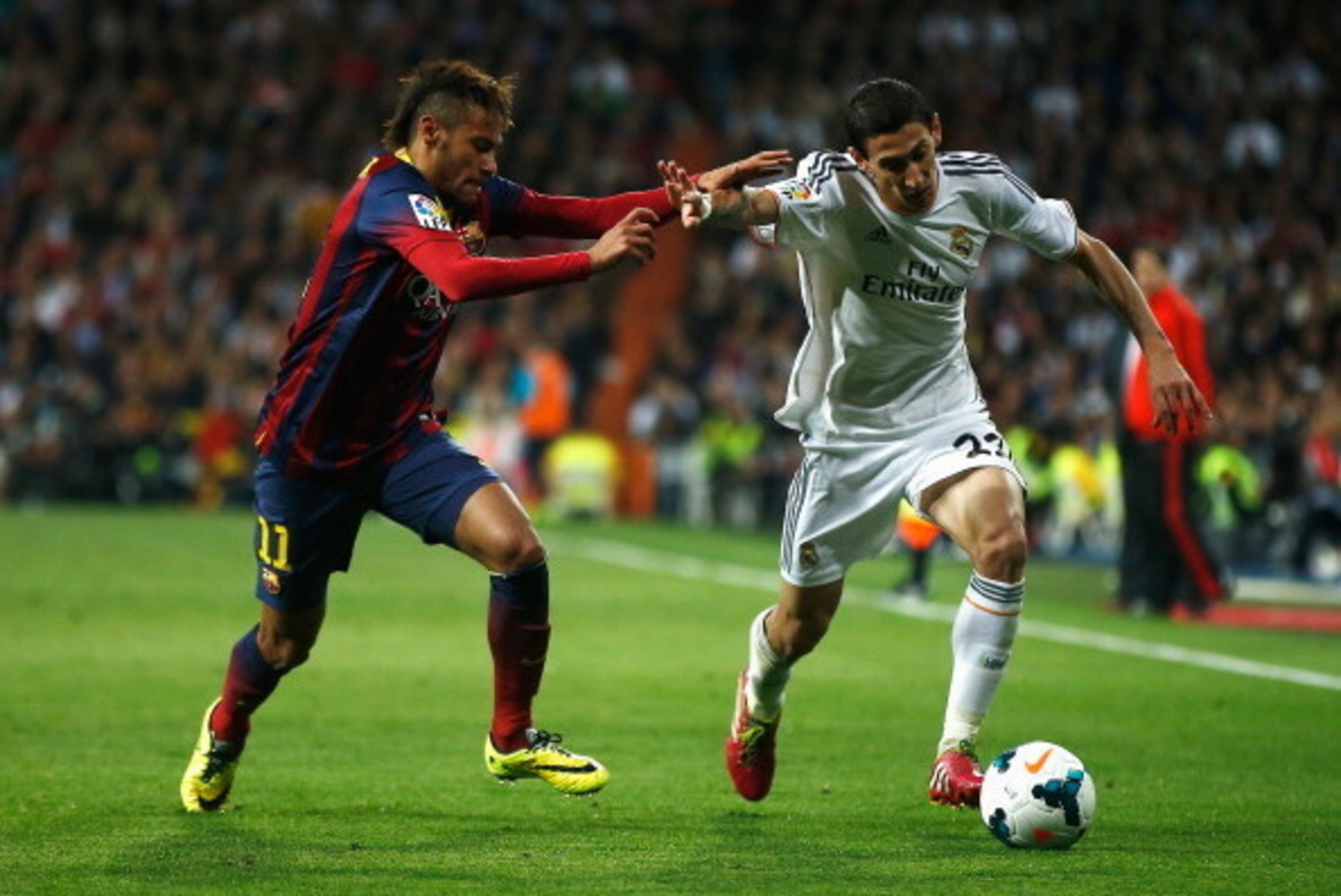 MADRID, SPAIN - MARCH 23:  Angel Di Maria of Real Madrid is challenged by Neymar of Barcelona during the La Liga match between Real Madrid CF and FC Barcelona at the Bernabeu on March 23, 2014 in Madrid, Spain.  (Photo by Gonzalo Arroyo Moreno/Getty Image