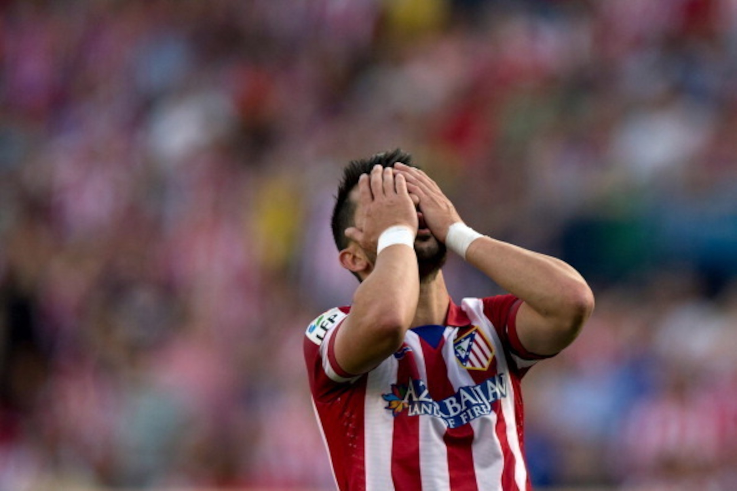 MADRID, SPAIN - MAY 11:  David Villa of Atletico de Madrid reacts as he fail to score during the La Liga match between Club Atletico de Madrid and Malaga CF at Vicente Calderon Stadium on May 11, 2014 in Madrid, Spain.  (Photo by Gonzalo Arroyo Moreno/Get