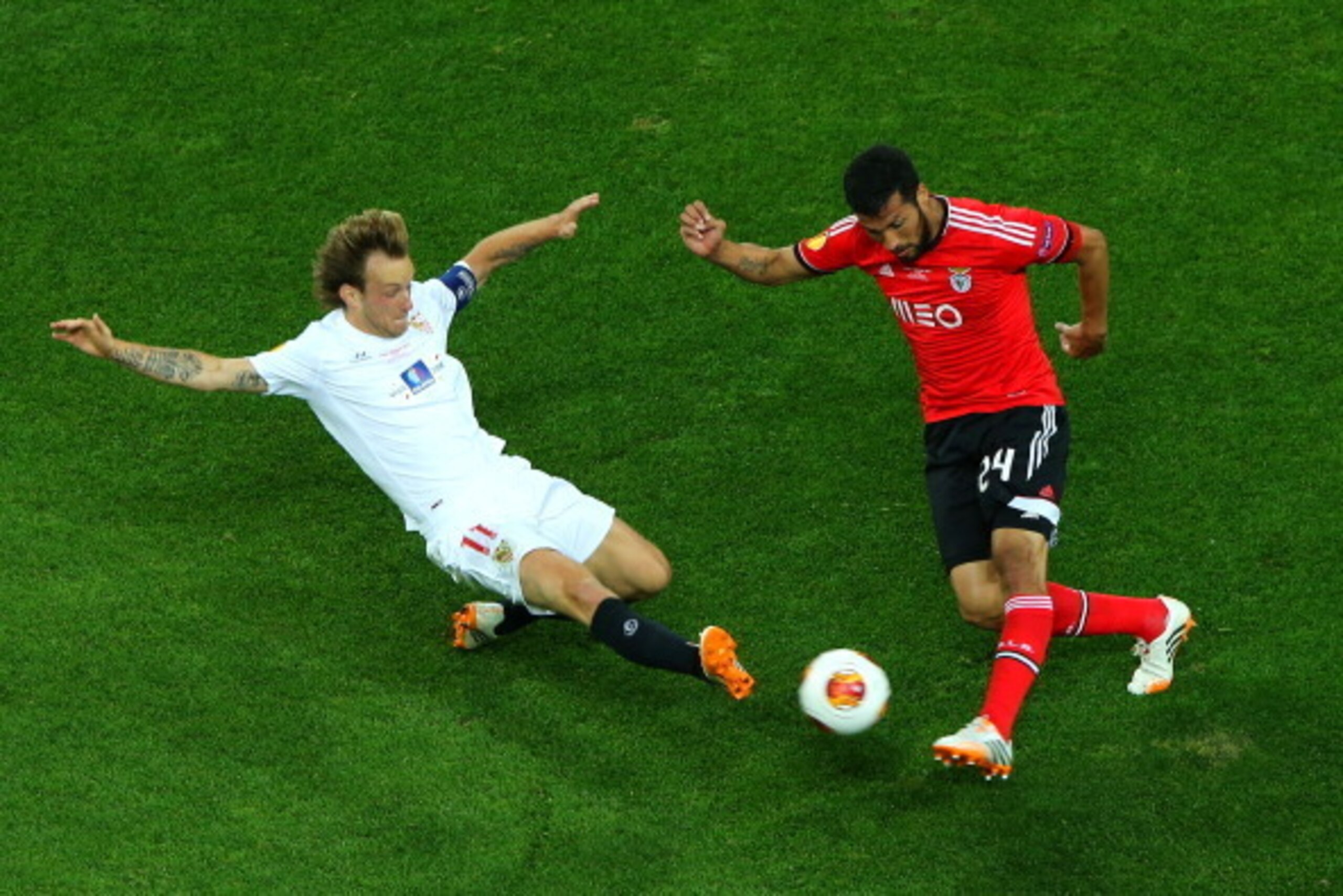 TURIN, ITALY - MAY 14:  Ivan Rakitic of Sevilla slides in to tackle Ezequiel Garay of Benfica during the UEFA Europa League Final match between Sevilla FC and SL Benfica at Juventus Stadium on May 14, 2014 in Turin, Italy.  (Photo by Ian Walton/Getty Imag