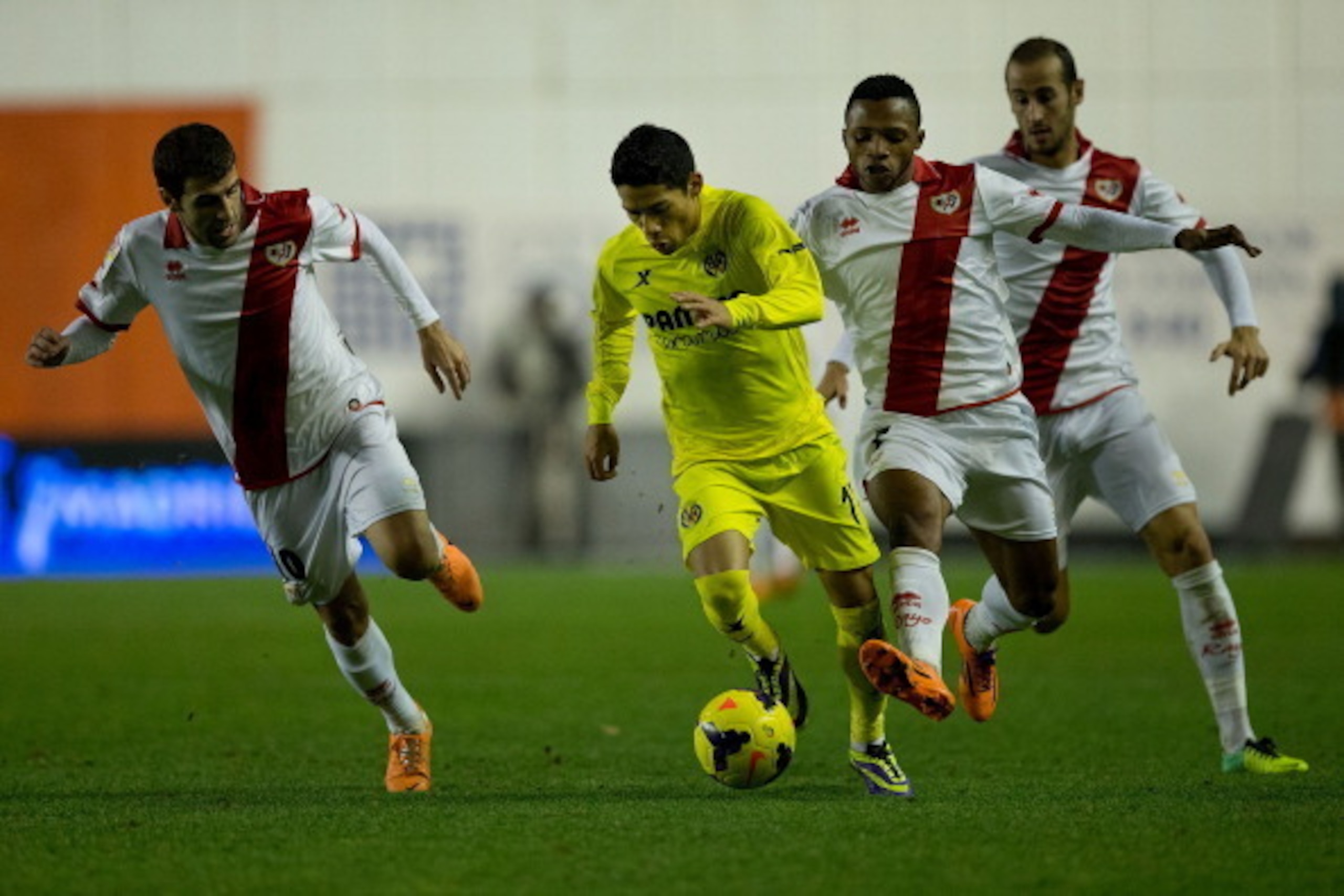 MADRID, SPAIN - JANUARY 06: Javier Ignacio Aquino (2nd L) of Villarreal CF competes for the ball with Alhassane Bangoura alias Lass (2nd R) of Rayo Vallecano de Madrid and his teammates Roberto Tashorras (L) and Alejandro Galvez (R) during the La Liga mat
