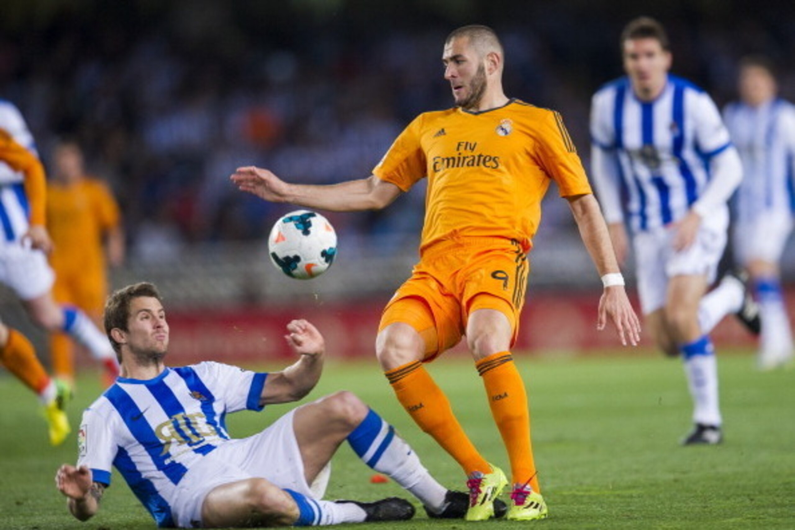 SAN SEBASTIAN, SPAIN - APRIL 05:  Karim Benzema  (R) of Real Madrid CF duels for the ball with Markel Bergara of Real Sociedad during the La Liga match between Real Sociedad and Real Madrid CF at Estadio Anoeta on April 5, 2014 in San Sebastian, Spain.  (