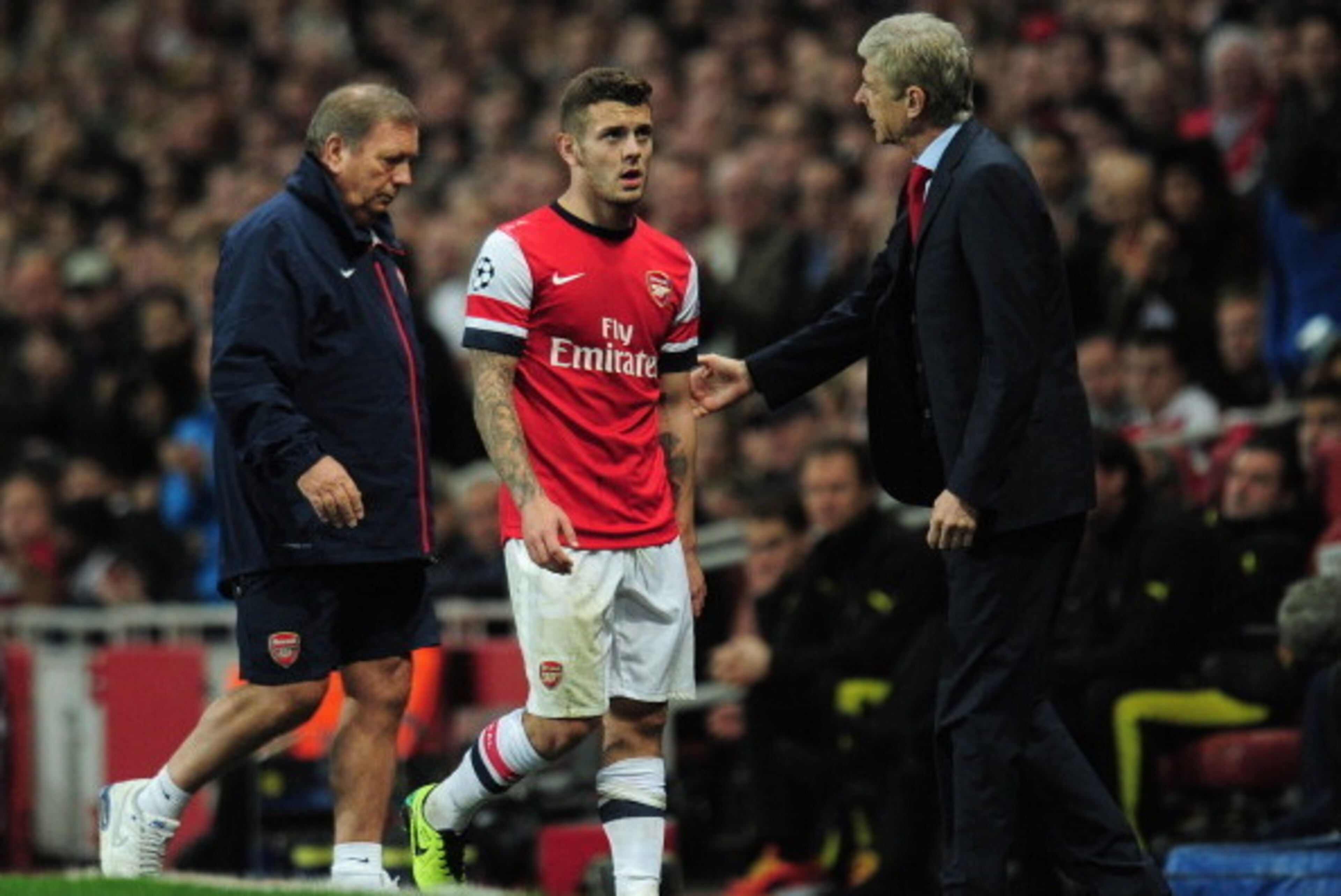 LONDON, ENGLAND - OCTOBER 22:  Manager Arsene Wenger of Arsenal ackowledges Jack Wilshere of Arsenal as he comes off with an injury during the UEFA Champions League Group F match between Arsenal and  Borussia Dortmund at Emirates Stadium on October 22, 20