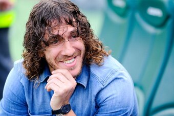 ELCHE, SPAIN - MAY 11: Carles Puyol of FC Barcelona looks on prior to the La Liga match between Elche FC and FC Barcelona at Estadio Manuel Martinez Valero on May 11, 2014 in Elche, Spain.  (Photo by David Ramos/Getty Images)