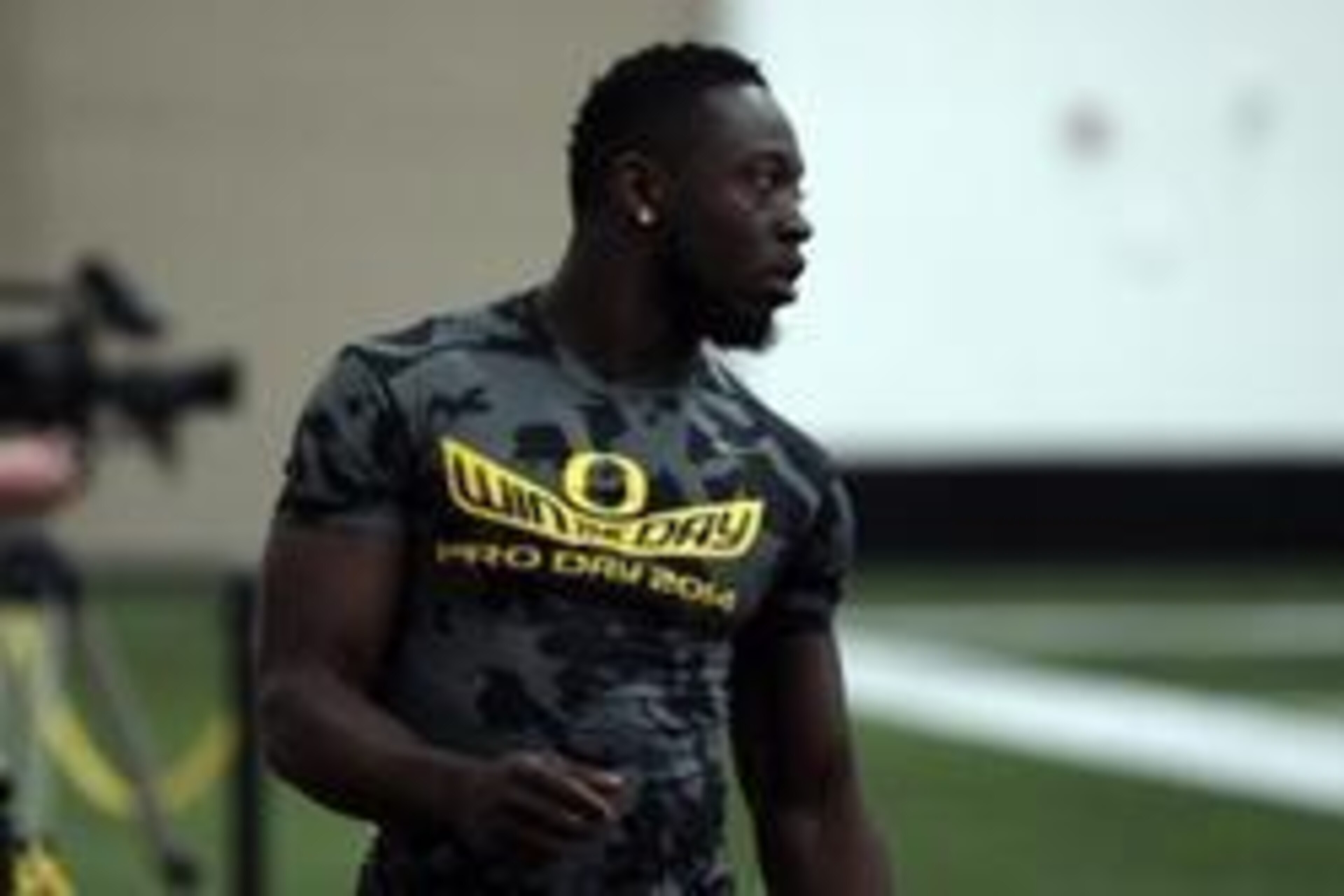 Mar 13, 2014; Eugene, OR, USA; Oregon Ducks running back De Anthony Thomas works out in front of NFL scouts during the Oregon Pro Day at the Moshofsky Center. Mandatory Credit: Scott Olmos-USA TODAY Sports Mar 13, 2014; Eugene, OR, USA; Oregon Ducks running back De Anthony Thomas works out in front of NFL scouts during the Oregon Pro Day at the Moshofsky Center. Mandatory Credit: Scott Olmos-USA TODAY Sports