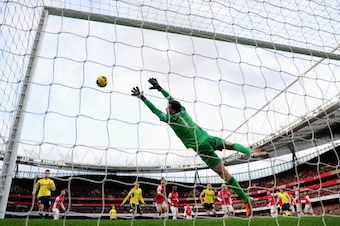 LONDON, ENGLAND - FEBRUARY 22:  Wojciech Szczesny of Arsenal in action during the Barclays Premier League match between Arsenal and Sunderland at Emirates Stadium on February 22, 2014 in London, England.  (Photo by Jamie McDonald/Getty Images)