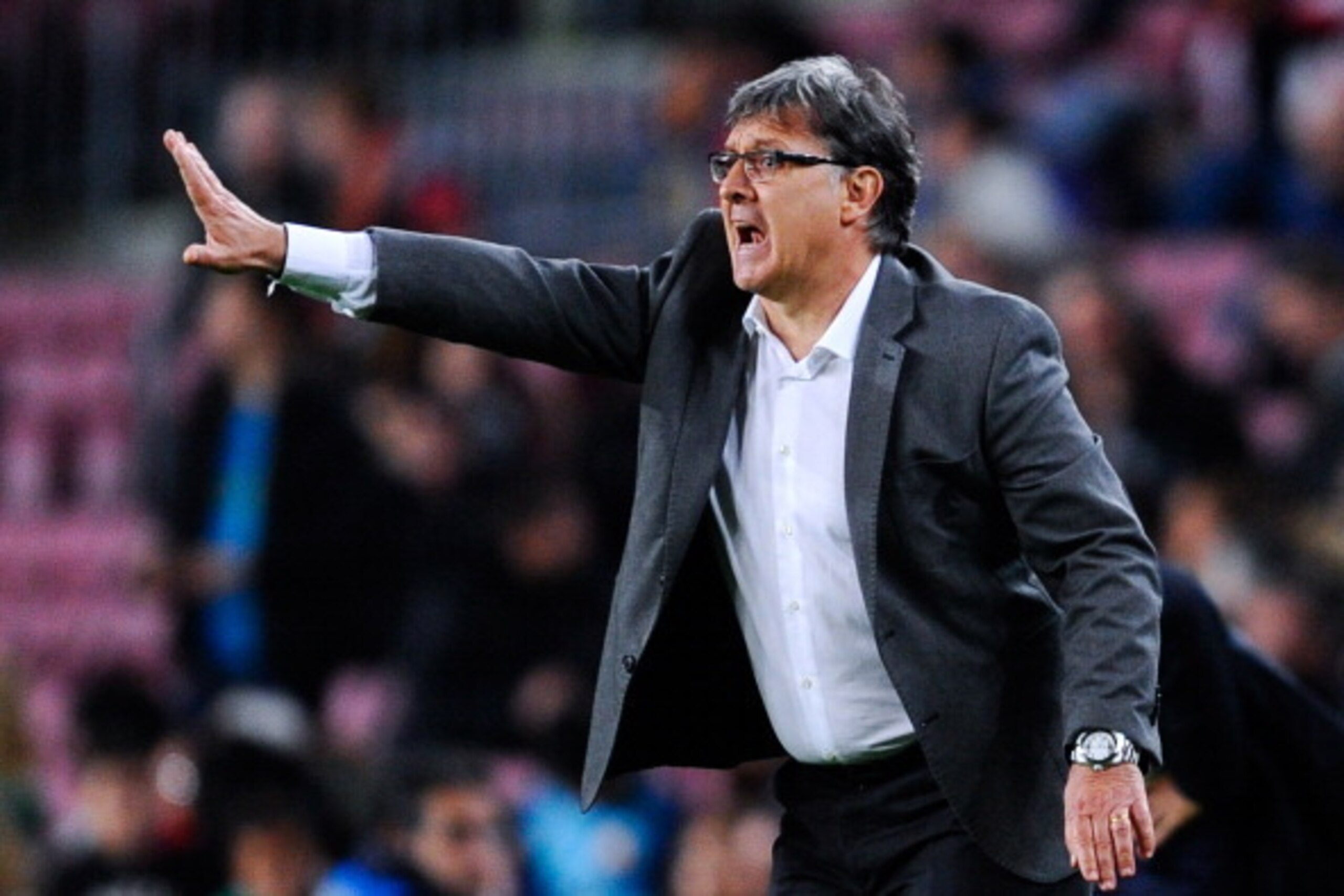 BARCELONA, SPAIN - APRIL 20: Head coach Gerardo 'Tata' Martino of FC Barcelona directs his players during the La Liga match between FC Barcelona and Athletic Club at Camp Nou on April 20, 2014 in Barcelona, Spain. (Photo by David Ramos/Getty Images) BARCELONA, SPAIN - APRIL 20: Head coach Gerardo 'Tata' Martino of FC Barcelona directs his players during the La Liga match between FC Barcelona and Athletic Club at Camp Nou on April 20, 2014 in Barcelona, Spain. (Photo by David Ramos/Getty Images)