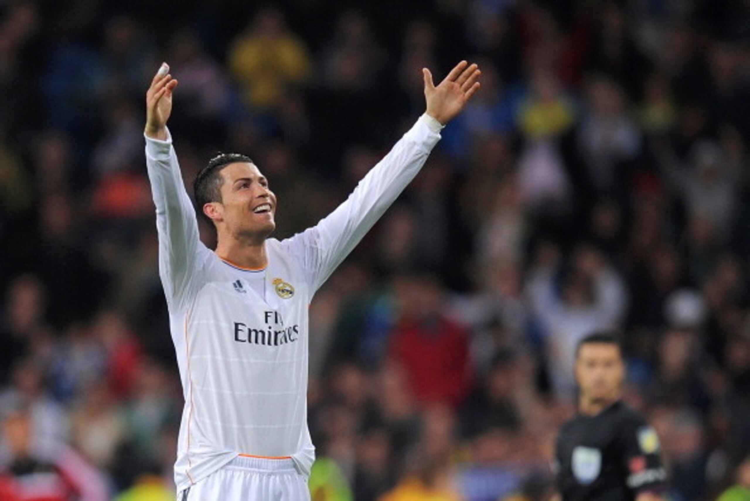 MADRID, SPAIN - APRIL 26:  Cristiano Ronaldo of Real Madrid CF celebrates after scoring Real's 2nd goal from a free kick during the La Liga match between Real Madrid CF and CA Osasuna at the Santiago Bernabeu stadium on April 26, 2014 in Madrid, Spain.  (