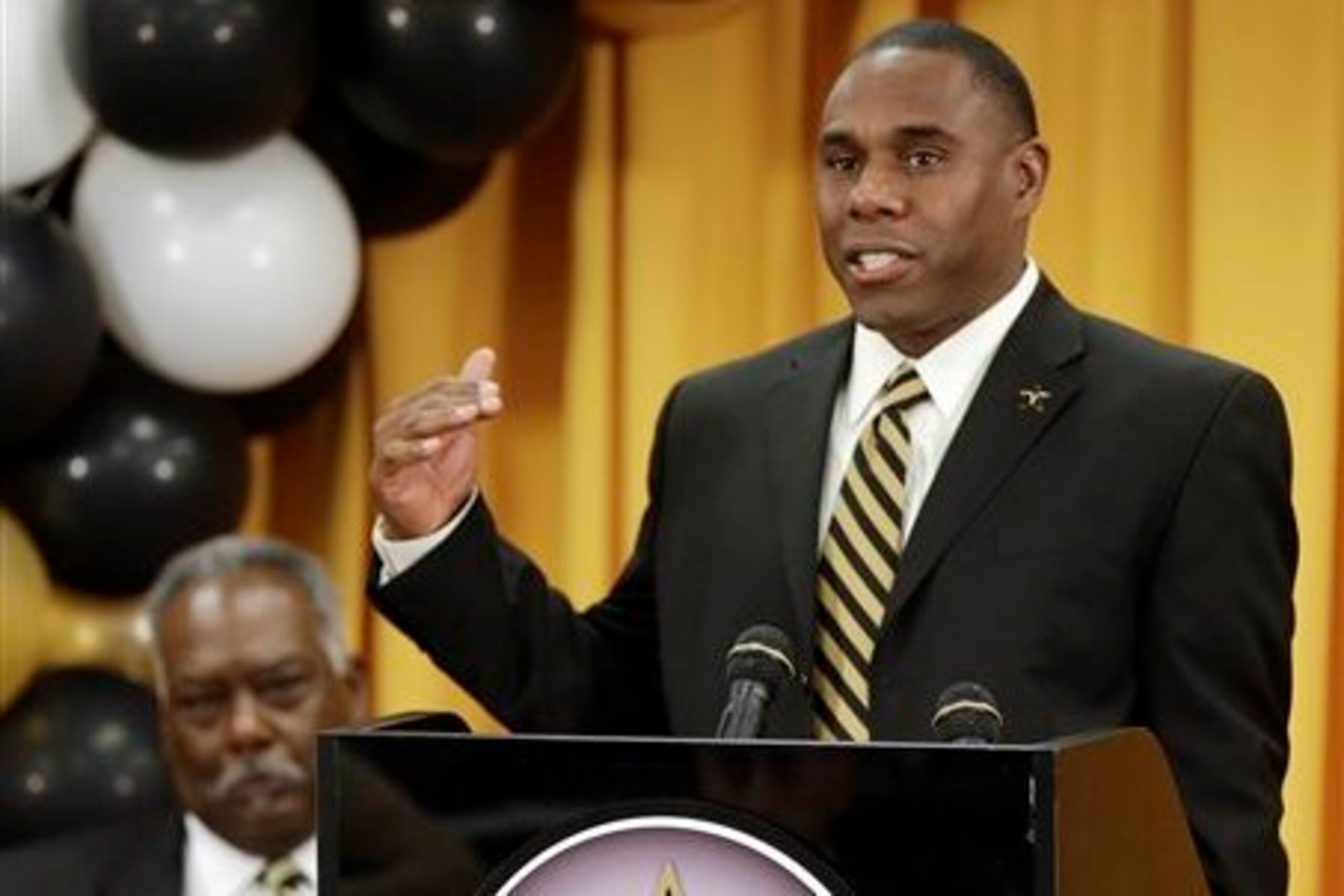 Vanderbilt head coach Derek Mason