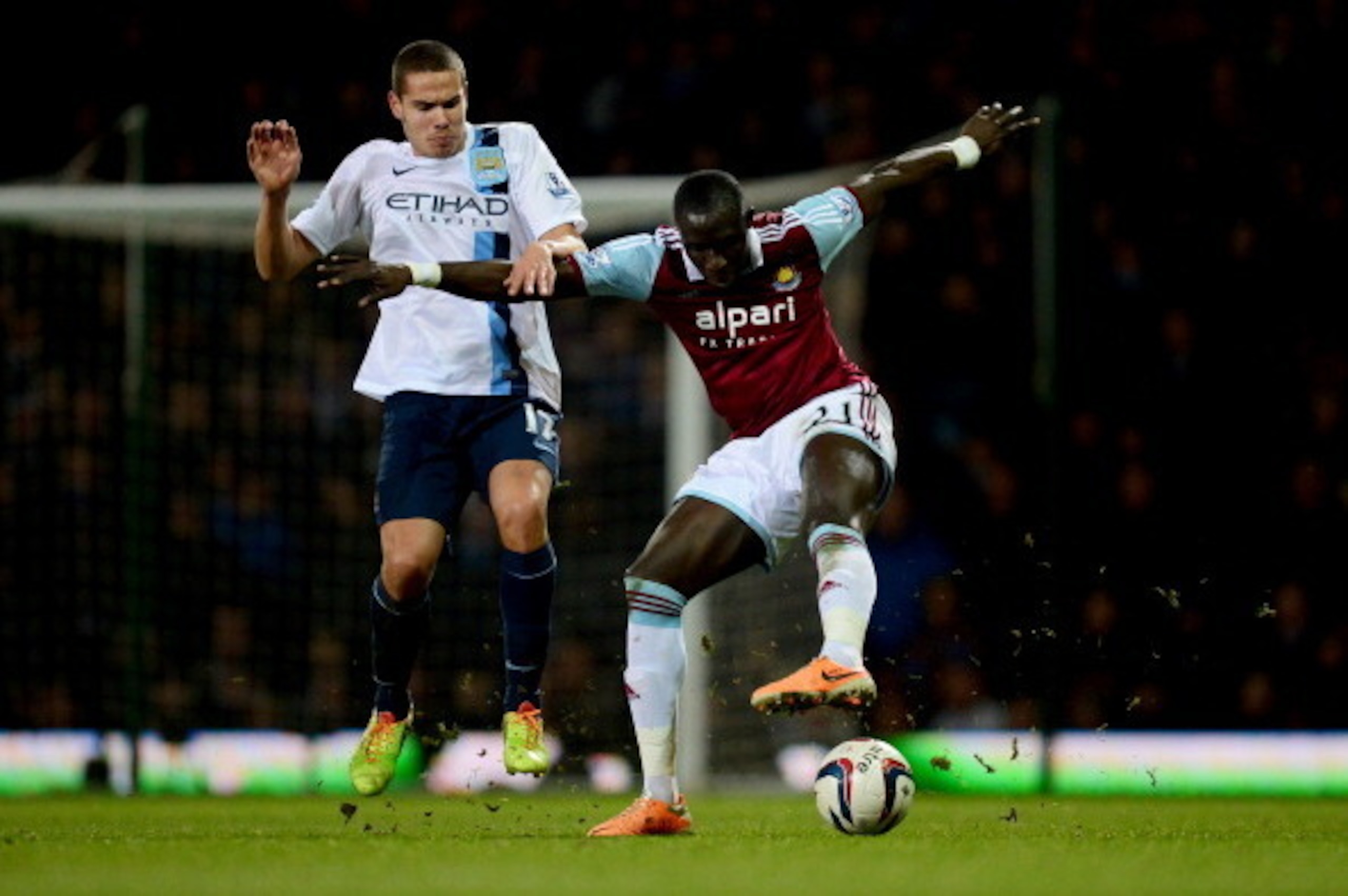 LONDON, ENGLAND - JANUARY 21:  Mohamed Diame of West Ham United holds off Jack Rodwell of Manchester City during the Capital One Cup Semi-Final, Second Leg match between West Ham United and Manchester City at Boleyn Ground on January 21, 2014 in London, E