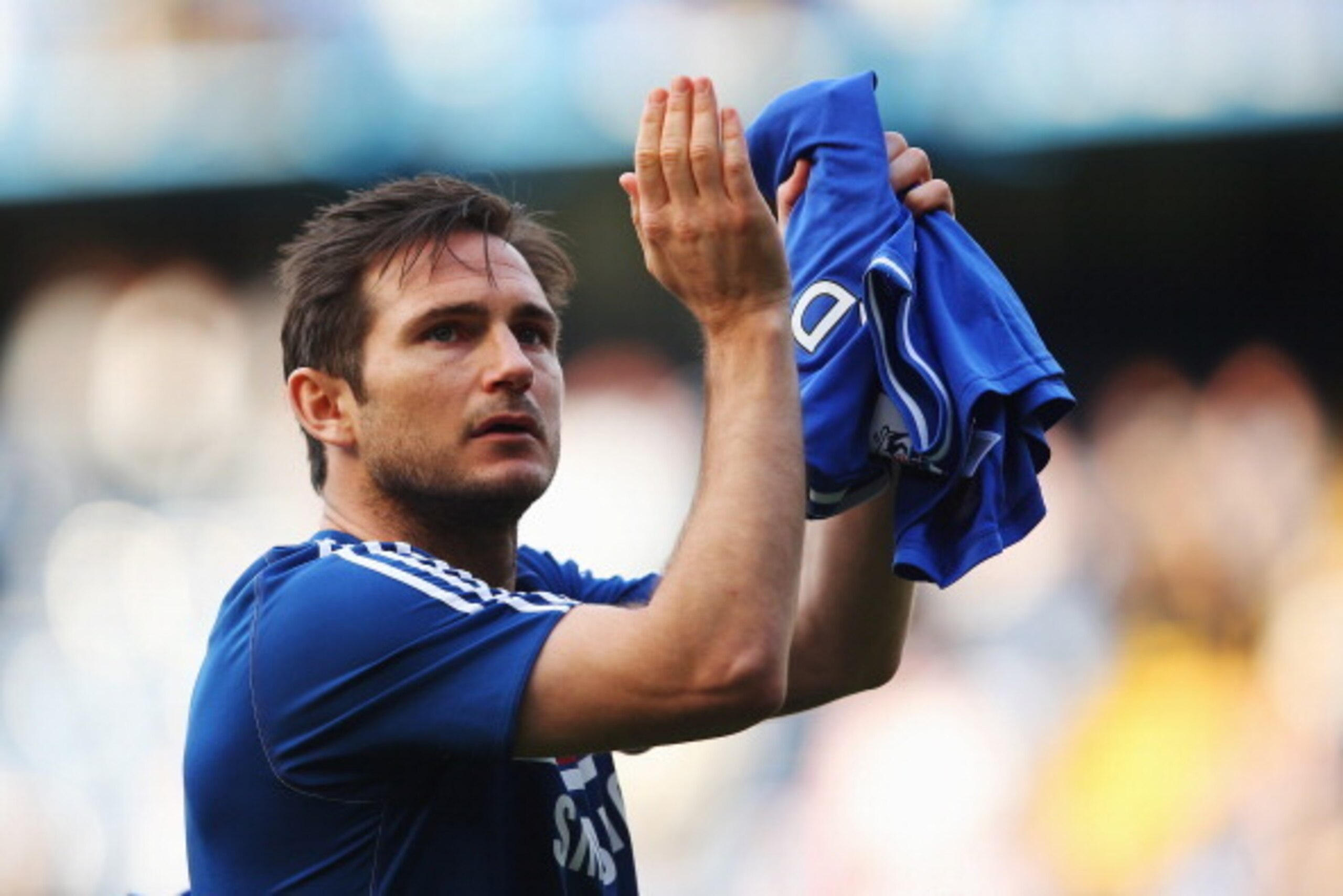 LONDON, ENGLAND - MAY 04:  Frank Lampard of Chelsea acknowledges the crowd following the Barclays Premier League match between Chelsea and Norwich City at Stamford Bridge on May 4, 2014 in London, England.  (Photo by Clive Rose/Getty Images)