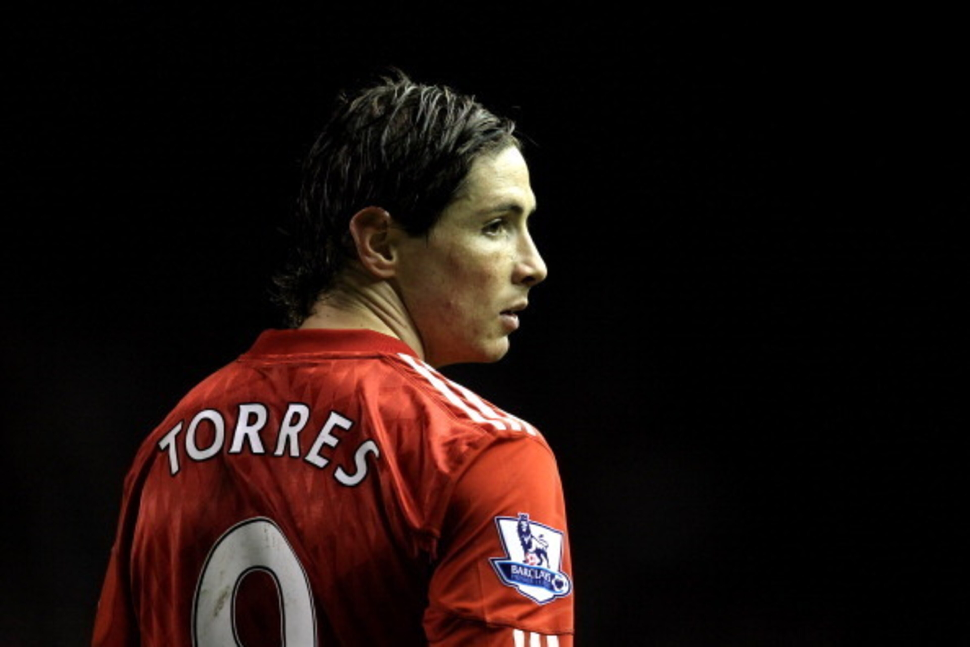 LIVERPOOL, ENGLAND - JANUARY 26: Fernando Torres of Liverpool looks on during the Barclays Premier League match between Liverpool and Fulham at Anfield on January 26, 2011 in Liverpool, England. (Photo by Alex Livesey/Getty Images) LIVERPOOL, ENGLAND - JANUARY 26: Fernando Torres of Liverpool looks on during the Barclays Premier League match between Liverpool and Fulham at Anfield on January 26, 2011 in Liverpool, England. (Photo by Alex Livesey/Getty Images)
