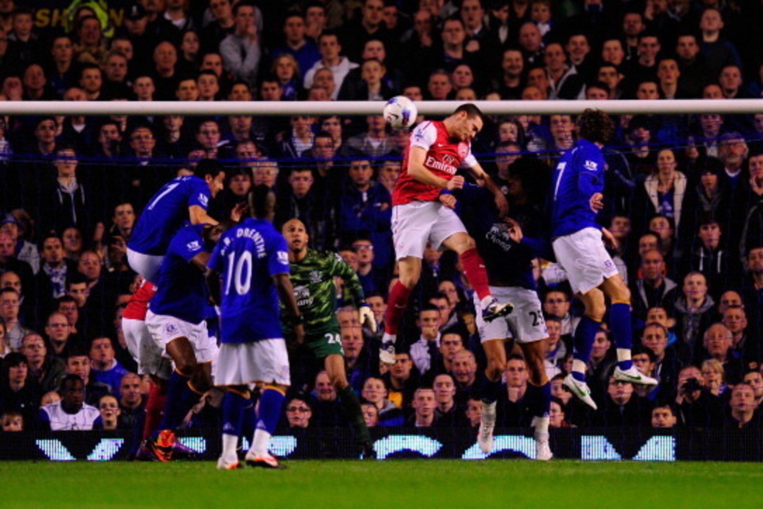 LIVERPOOL, ENGLAND - MARCH 21:  Arsenal player Thomas Vermaelen (c) scores the first goal during the Barclays Premier League match between Everton v Arsenal at Goodison Park on March 21, 2012 in Liverpool, England.  (Photo by Stu Forster/Getty Images)