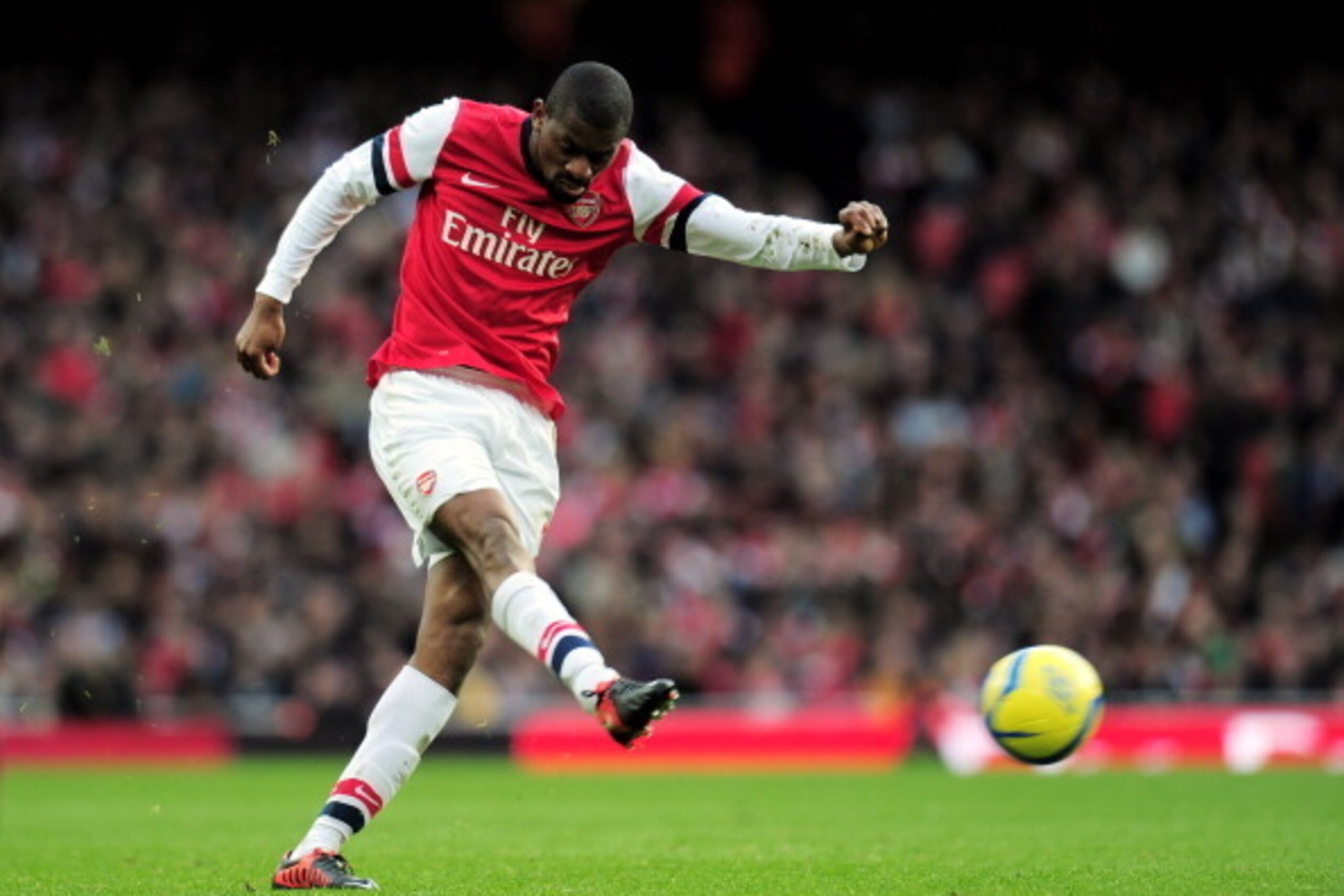 LONDON, ENGLAND - FEBRUARY 16:  Abou Diaby of Arsenal takes a shot on goal during the FA Cup with Budweiser fifth round match between Arsenal and Blackburn Rovers at Emirates Stadium on February 16, 2013 in London, England.  (Photo by Shaun Botterill/Gett