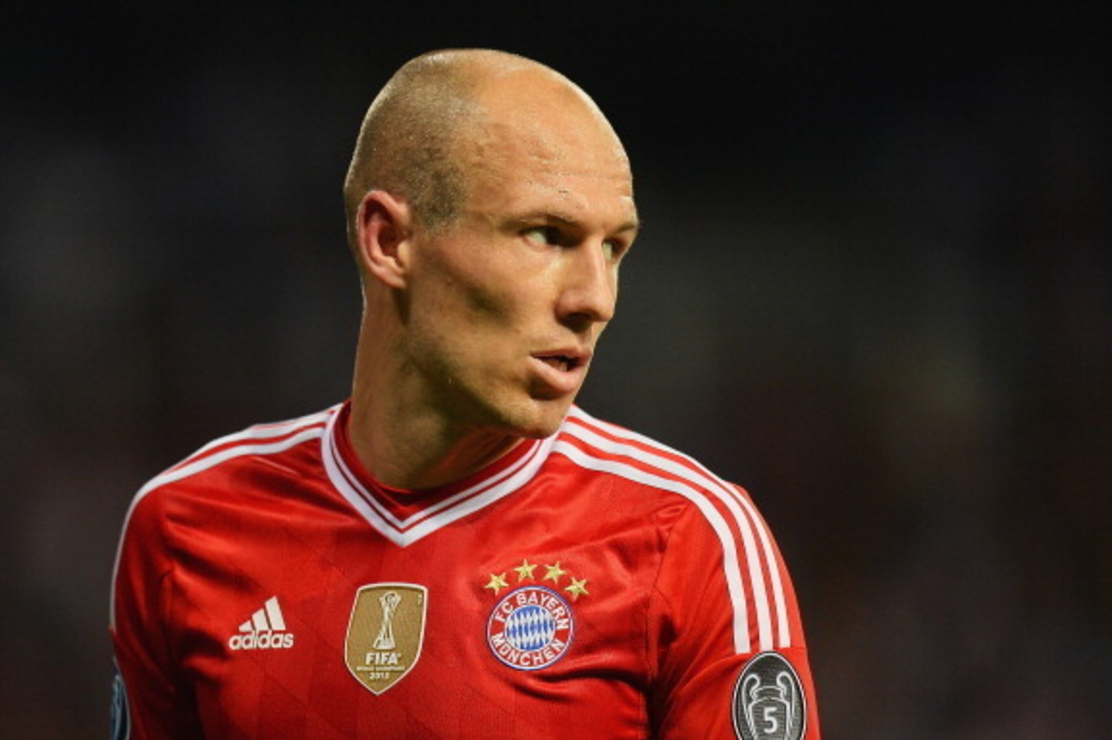 MADRID, SPAIN - APRIL 23: Arjen Robben of Bayern Muenchen looks on during the UEFA Champions League semi-final first leg match between Real Madrid and FC Bayern Muenchen at the Estadio Santiago Bernabeu on April 23, 2014 in Madrid, Spain. (Photo by Mike MADRID, SPAIN - APRIL 23: Arjen Robben of Bayern Muenchen looks on during the UEFA Champions League semi-final first leg match between Real Madrid and FC Bayern Muenchen at the Estadio Santiago Bernabeu on April 23, 2014 in Madrid, Spain. (Photo by Mike