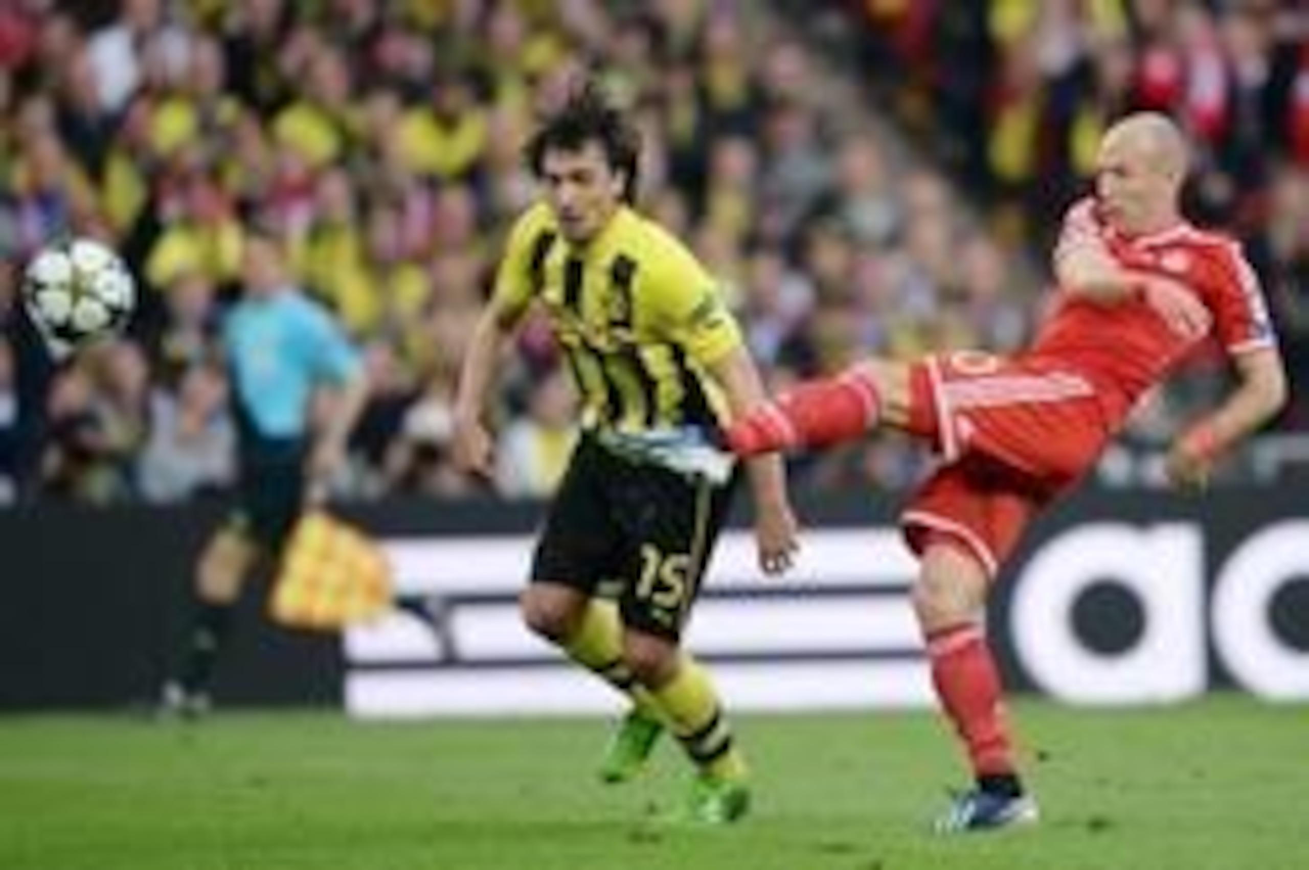 May 25, 2013; London, UNITED KINGDOM; Bayern Munich player Arjen Robben (right) passes the ball away from Borussia Dortmund player Mats Hummels during the Champions League final at Wembley Stadium. Mandatory Credit: Matthias Hangst/Witters Sport via USA T May 25, 2013; London, UNITED KINGDOM; Bayern Munich player Arjen Robben (right) passes the ball away from Borussia Dortmund player Mats Hummels during the Champions League final at Wembley Stadium. Mandatory Credit: Matthias Hangst/Witters Sport via USA T