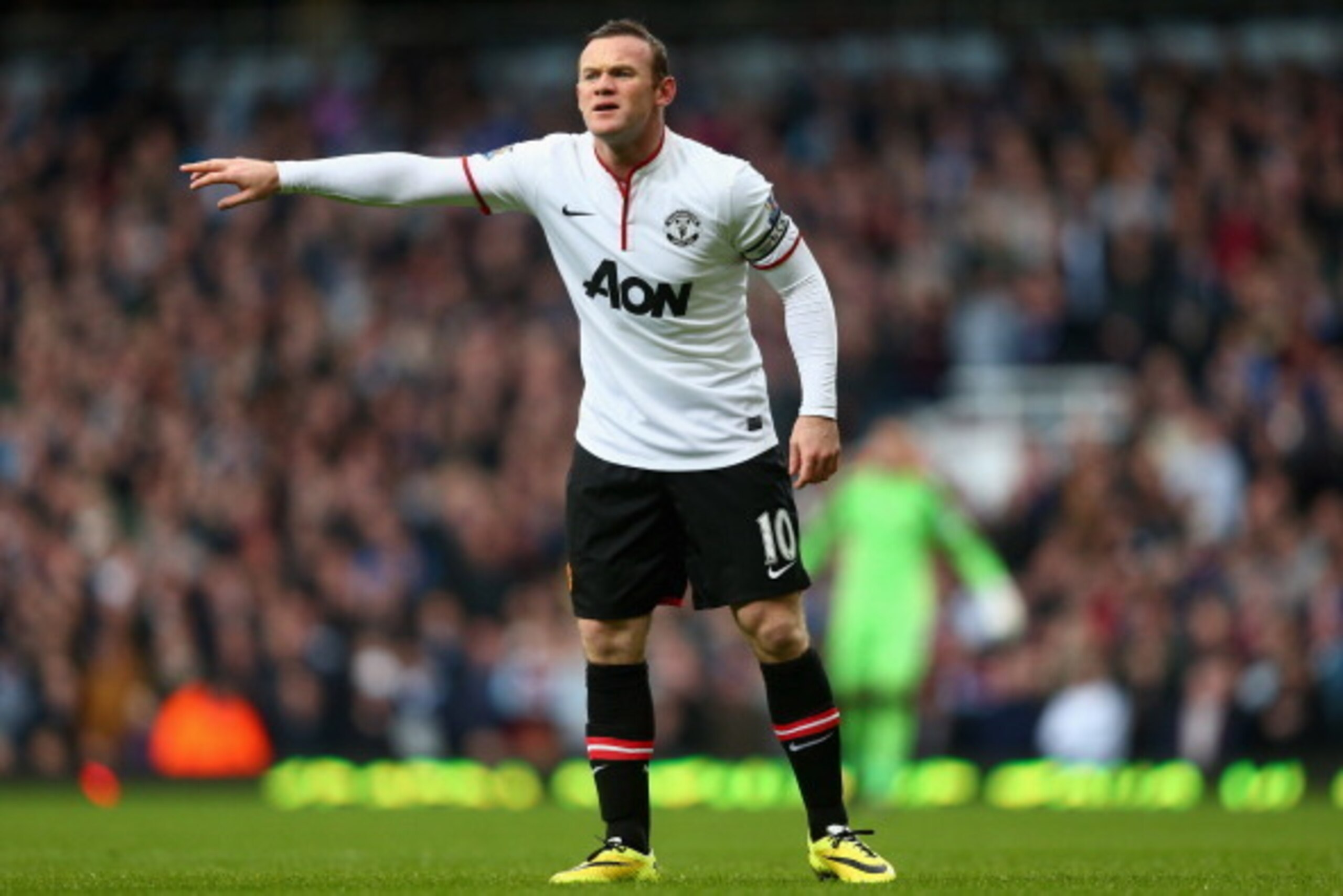 LONDON, ENGLAND - MARCH 22:  Wayne Rooney of Manchester United in action during the Barclays Premier League match between West Ham United and Manchester United at Boleyn Ground on March 22, 2014 in London, England.  (Photo by Paul Gilham/Getty Images)