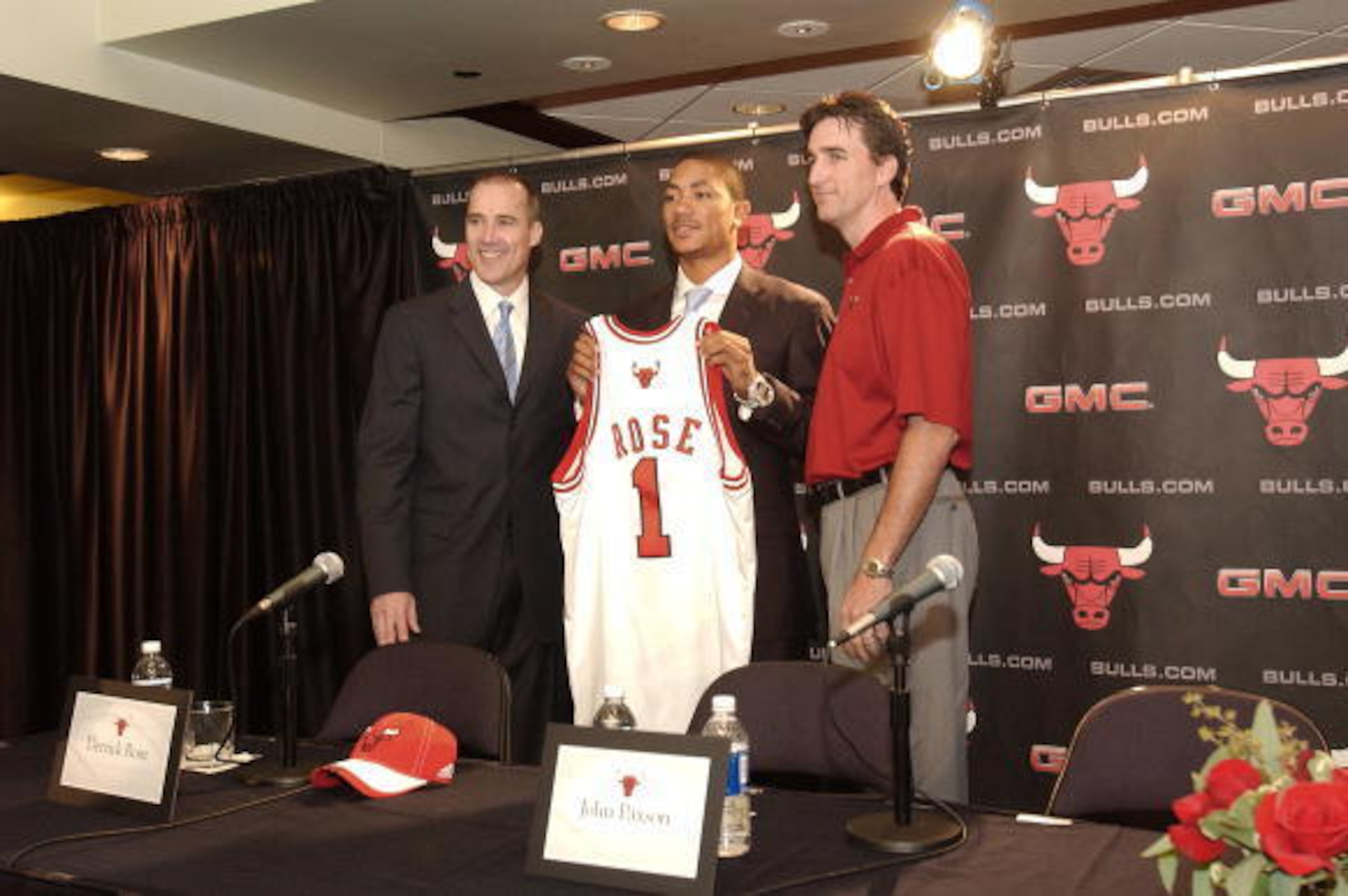 CHICAGO - JUNE 30: (L-R) Chicago Bulls Executive Vice President of Basketball Operations John Paxson, Derrick Rose and head coach Vinny Del Negro pose for pictures during a Bulls press conference to introduce Rose, the team's 2008 NBA Draft first round dr