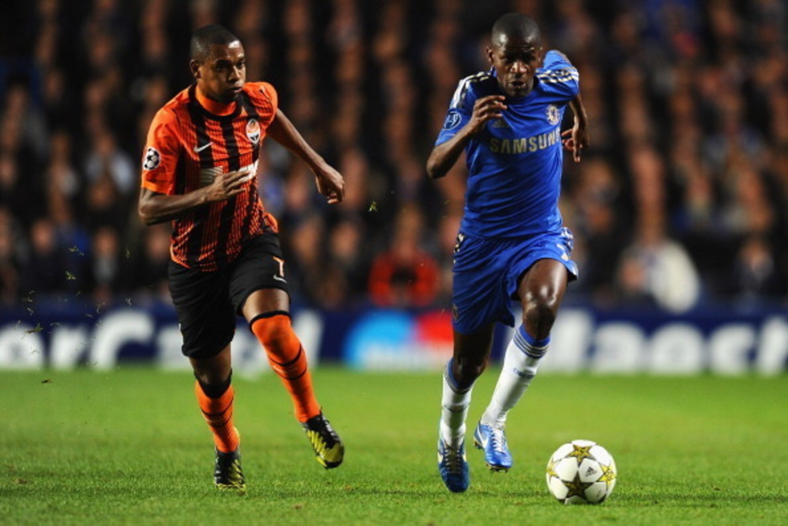 LONDON, ENGLAND - NOVEMBER 07: Ramires of Chelsea takes on Fernandinho of Shakhtar Donetsk during the UEFA Champions League Group E match between Chelsea and Shakhtar Donetsk at Stamford Bridge on November 7, 2012 in London, England.  (Photo by Mike Hewit