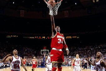 NEW YORK - JUNE 17:  Hakeem Olajuwon #34 of the Houston Rockets shoots a layup against Charles Smith #54 of the New York Knicks during Game Five of the NBA Finals played on June 17, 1994 at Madison Square Garden in New York, New York.  NOTE TO USER: User 