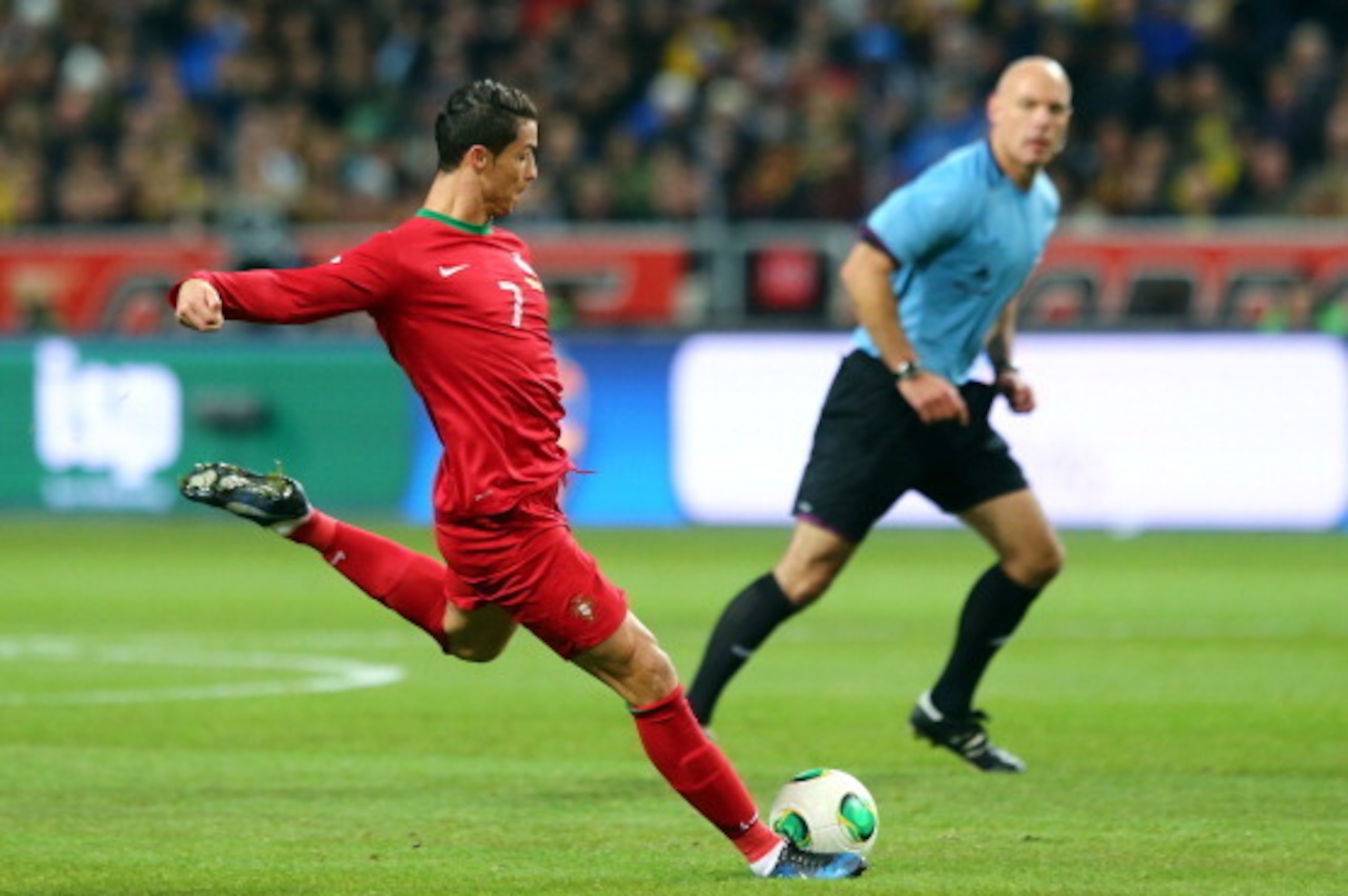 STOCKHOLM, SWEDEN - NOVEMBER 19: Cristiano Ronaldo of Portugal runs with the ball during the FIFA 2014 World Cup Qualifier Play-off Second Leg match between Sweden and Portugal at Friends Arena on November 19, 2013 in Stockholm, Sweden. (Photo by Martin STOCKHOLM, SWEDEN - NOVEMBER 19: Cristiano Ronaldo of Portugal runs with the ball during the FIFA 2014 World Cup Qualifier Play-off Second Leg match between Sweden and Portugal at Friends Arena on November 19, 2013 in Stockholm, Sweden. (Photo by Martin