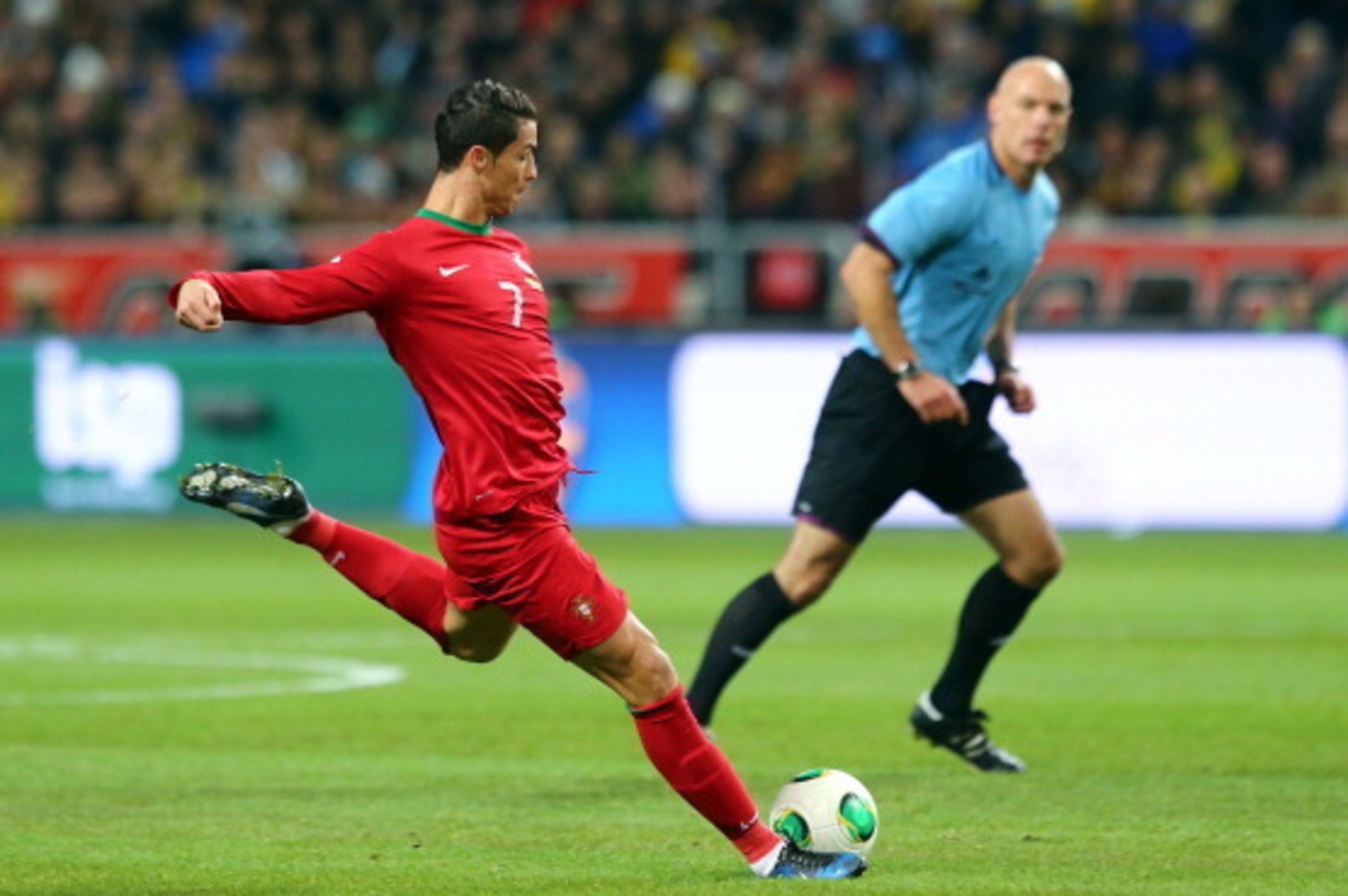 STOCKHOLM, SWEDEN - NOVEMBER 19: Cristiano Ronaldo of Portugal runs with the ball during the FIFA 2014 World Cup Qualifier Play-off Second Leg match between Sweden and Portugal at Friends Arena on November 19, 2013 in Stockholm, Sweden. (Photo by Martin STOCKHOLM, SWEDEN - NOVEMBER 19: Cristiano Ronaldo of Portugal runs with the ball during the FIFA 2014 World Cup Qualifier Play-off Second Leg match between Sweden and Portugal at Friends Arena on November 19, 2013 in Stockholm, Sweden. (Photo by Martin