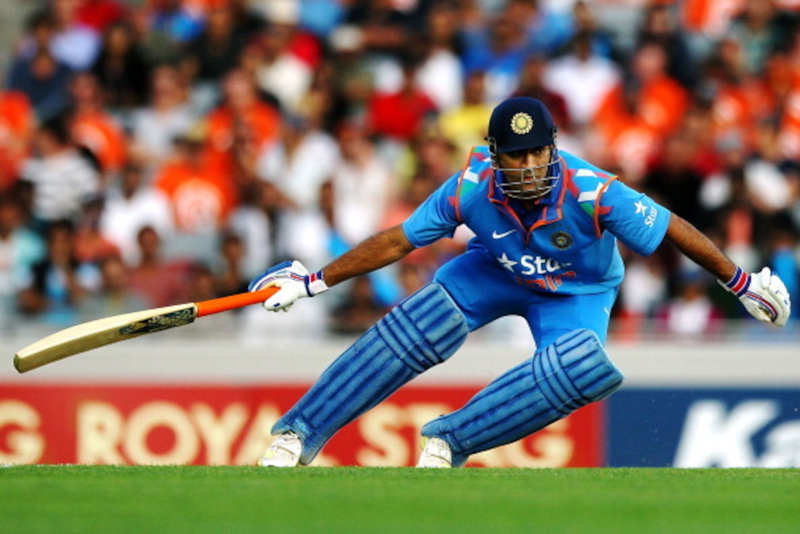 AUCKLAND, NEW ZEALAND - JANUARY 25: MS Dhoni of India makes his run during the One Day International match between New Zealand and India at Eden Park on January 25, 2014 in Auckland, New Zealand.  (Photo by Anthony Au-Yeung/Getty Images)
