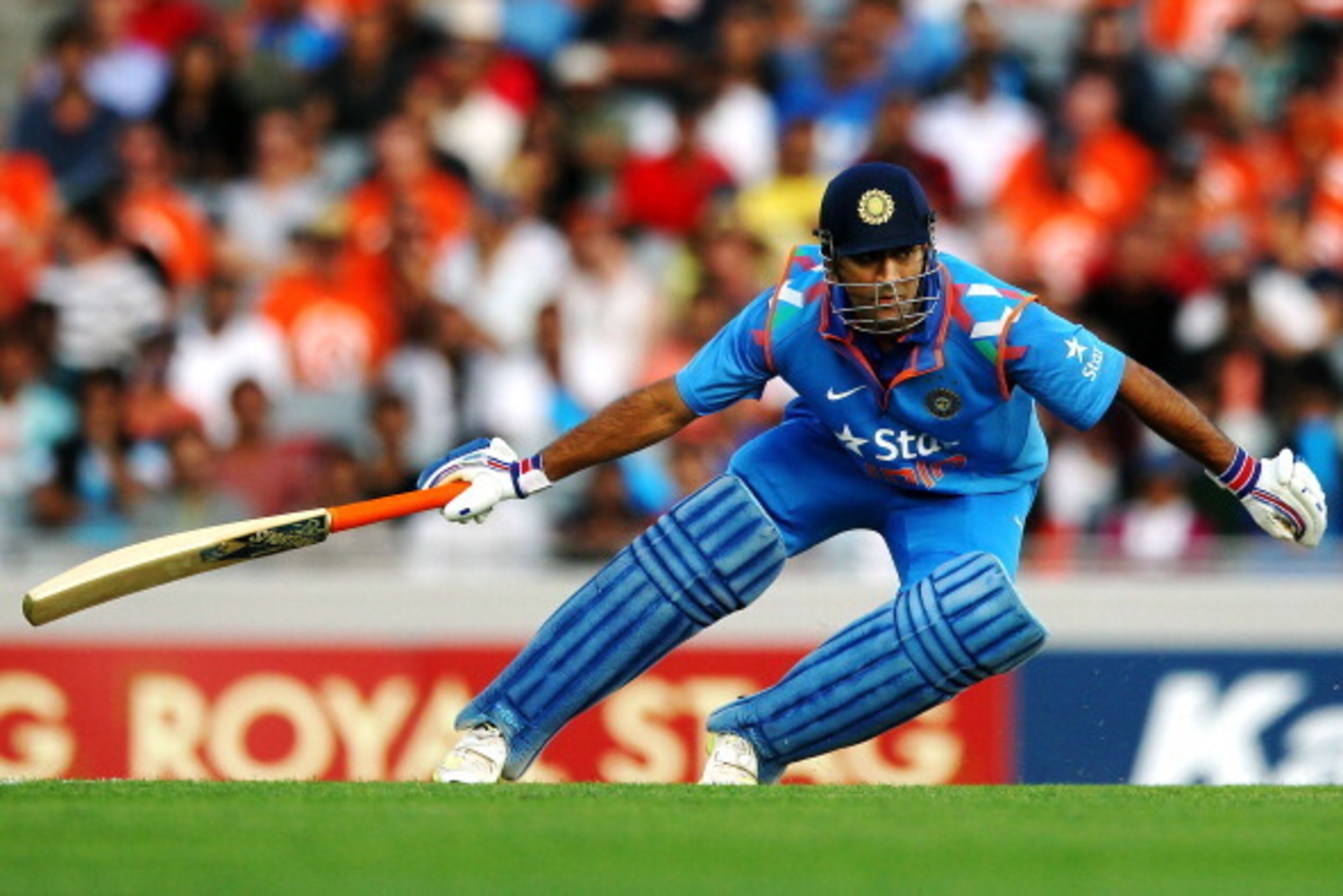 AUCKLAND, NEW ZEALAND - JANUARY 25: MS Dhoni of India makes his run during the One Day International match between New Zealand and India at Eden Park on January 25, 2014 in Auckland, New Zealand.  (Photo by Anthony Au-Yeung/Getty Images)