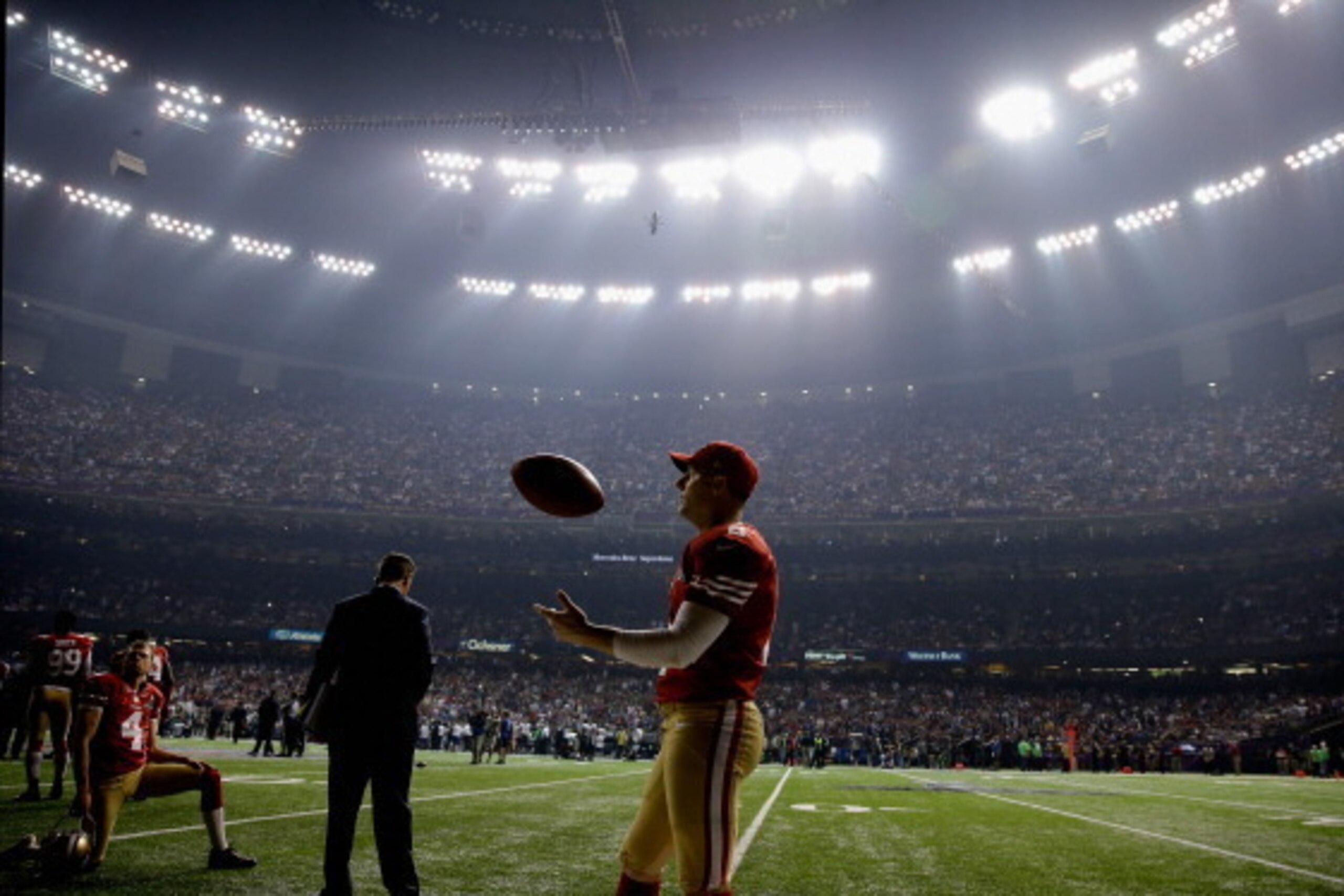 NEW ORLEANS, LA - FEBRUARY 03:  David Akers #2 of the San Francisco 49ers waits during a power outage that occurred in the third quarter that caused a 34-minute delay during Super Bowl XLVII against the Baltimore Ravens at the Mercedes-Benz Superdome on F