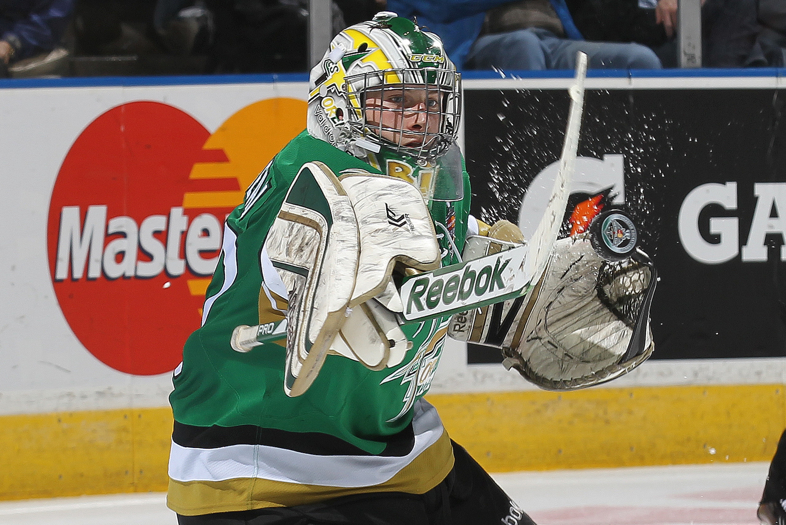 LONDON, ON - MAY 20:  Antoine Bibeau #30 of the Val'Dor Foreurs makes a big stop against the Edmonton Oil Kings during Game Five of the 2014 MasterCard Memorial Cup at Budweiser Gardens on May 20, 2014 in London, Ontario, Canada. The Foreurs defeated the