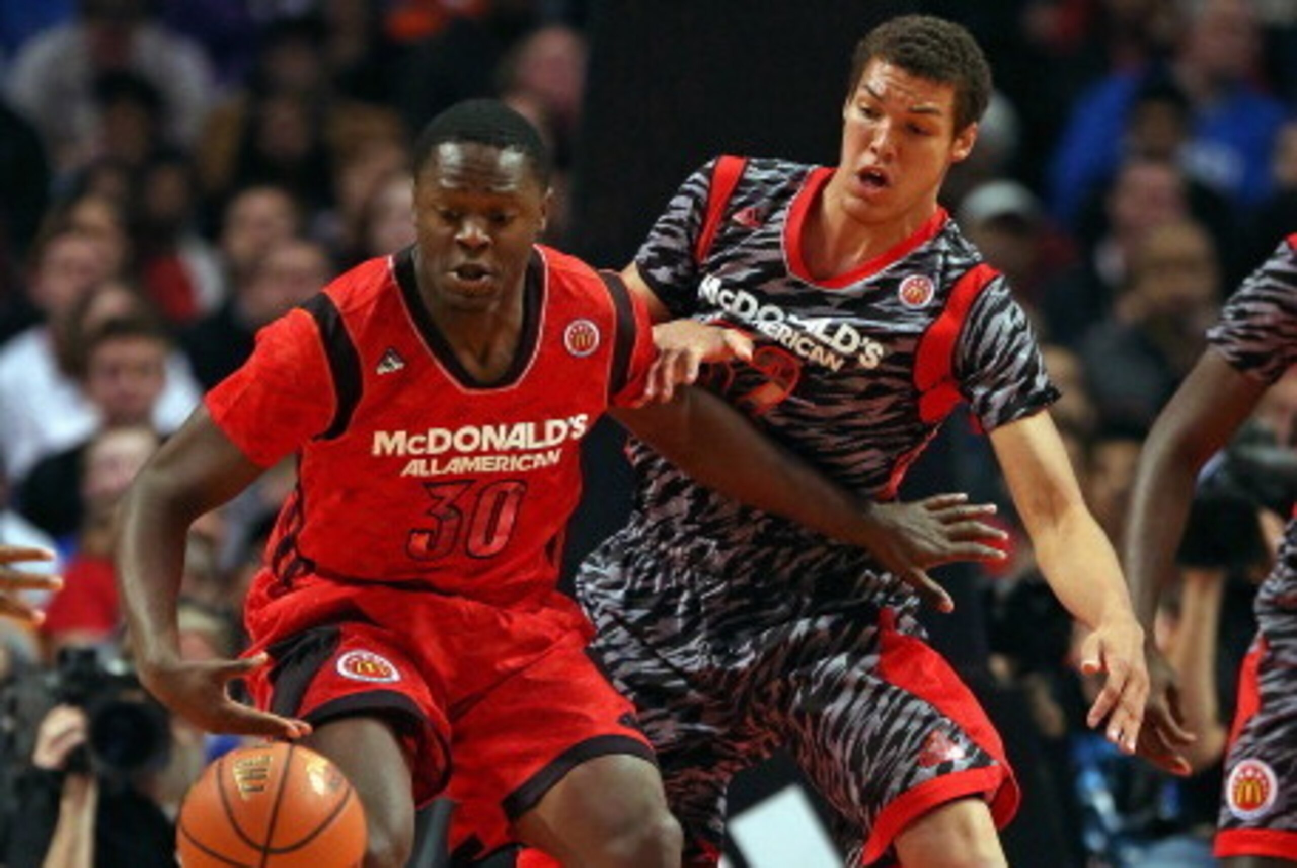 CHICAGO, IL - APRIL 03: Julius Randle #30 of the East moves against Aaron Gordon #32 of the West during the 2013 McDonald's All American game at United Center on April 3, 2013 in Chicago, Illinois. The West defeated the East 110-99.  (Photo by Jonathan Da