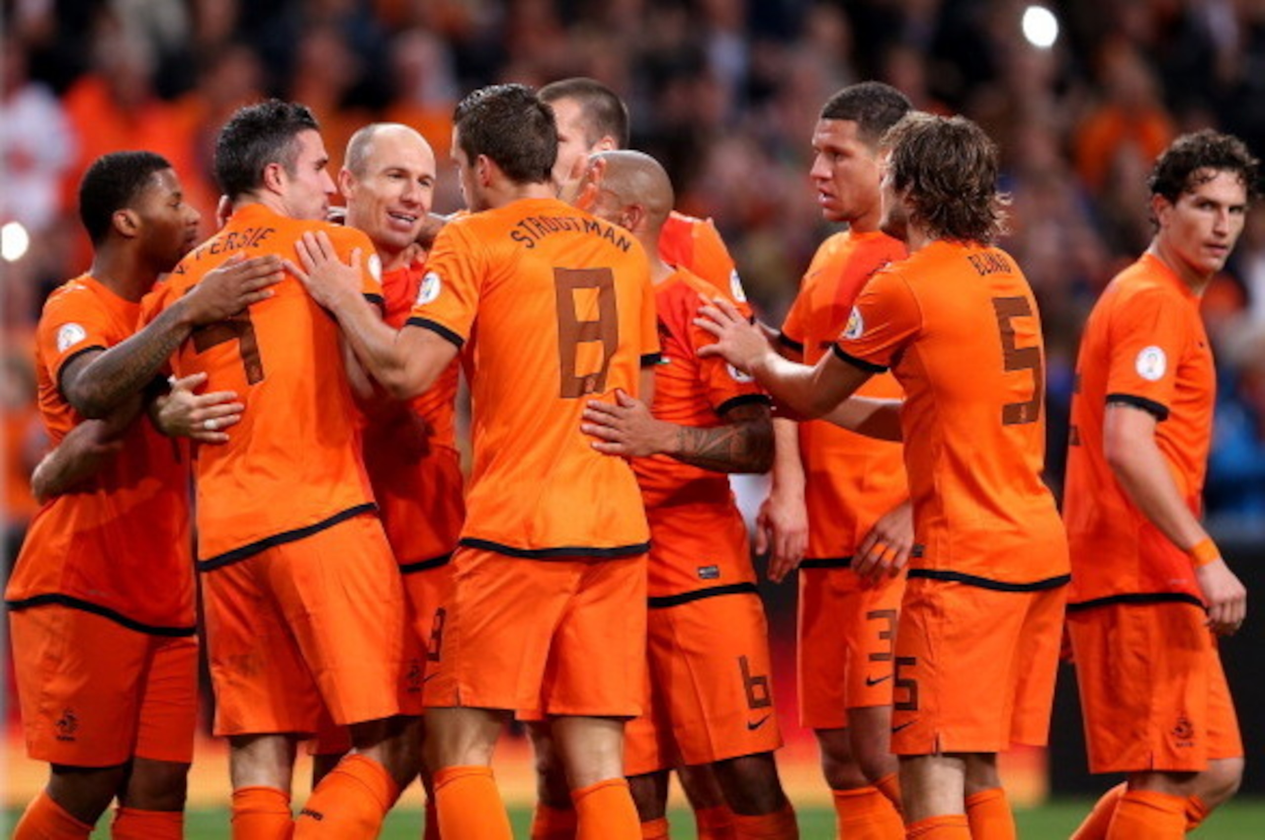 AMSTERDAM, NETHERLANDS - OCTOBER 11:  Arjen Robben of Holland (3rd L) celebrates with Robin van Persie (2nd L) during the FIFA 2014 World Cup Qualifing match between Holland and Hungary at Amsterdam Arena on October 11, 2013 in Amsterdam, Netherlands.  (P