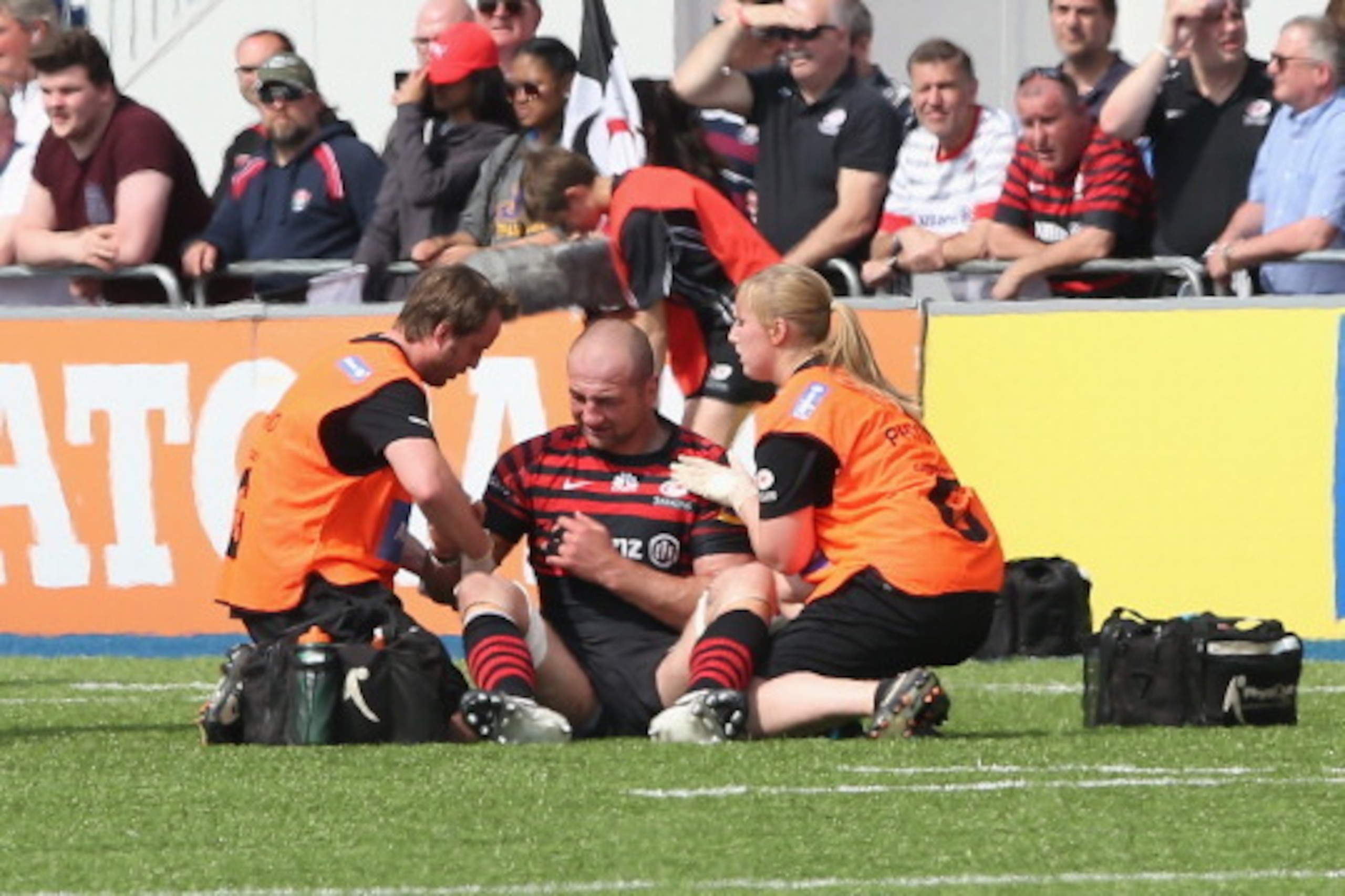 BARNET, ENGLAND - MAY 17:  Steve Borthwick the Saracens captain receives attention to a shoulder injury during the Aviva Premiership semi final match between Saracens and Harlequins at Allianz Park on May 17, 2014 in Barnet, England.  (Photo by David Roge