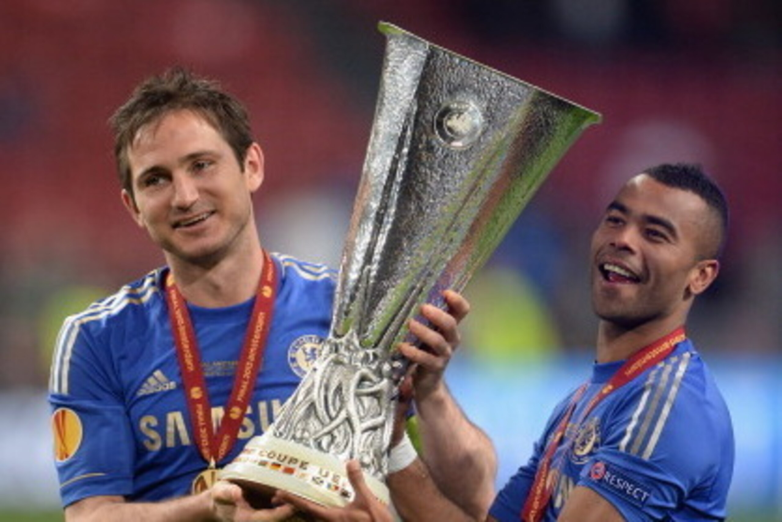 AMSTERDAM, NETHERLANDS - MAY 15: Frank Lampard and Ashley Cole of Chelsea pose with the trophy during the UEFA Europa League Final between SL Benfica and Chelsea FC at Amsterdam Arena on May 15, 2013 in Amsterdam, Netherlands. (Photo by Michael Regan/Ge AMSTERDAM, NETHERLANDS - MAY 15: Frank Lampard and Ashley Cole of Chelsea pose with the trophy during the UEFA Europa League Final between SL Benfica and Chelsea FC at Amsterdam Arena on May 15, 2013 in Amsterdam, Netherlands. (Photo by Michael Regan/Ge