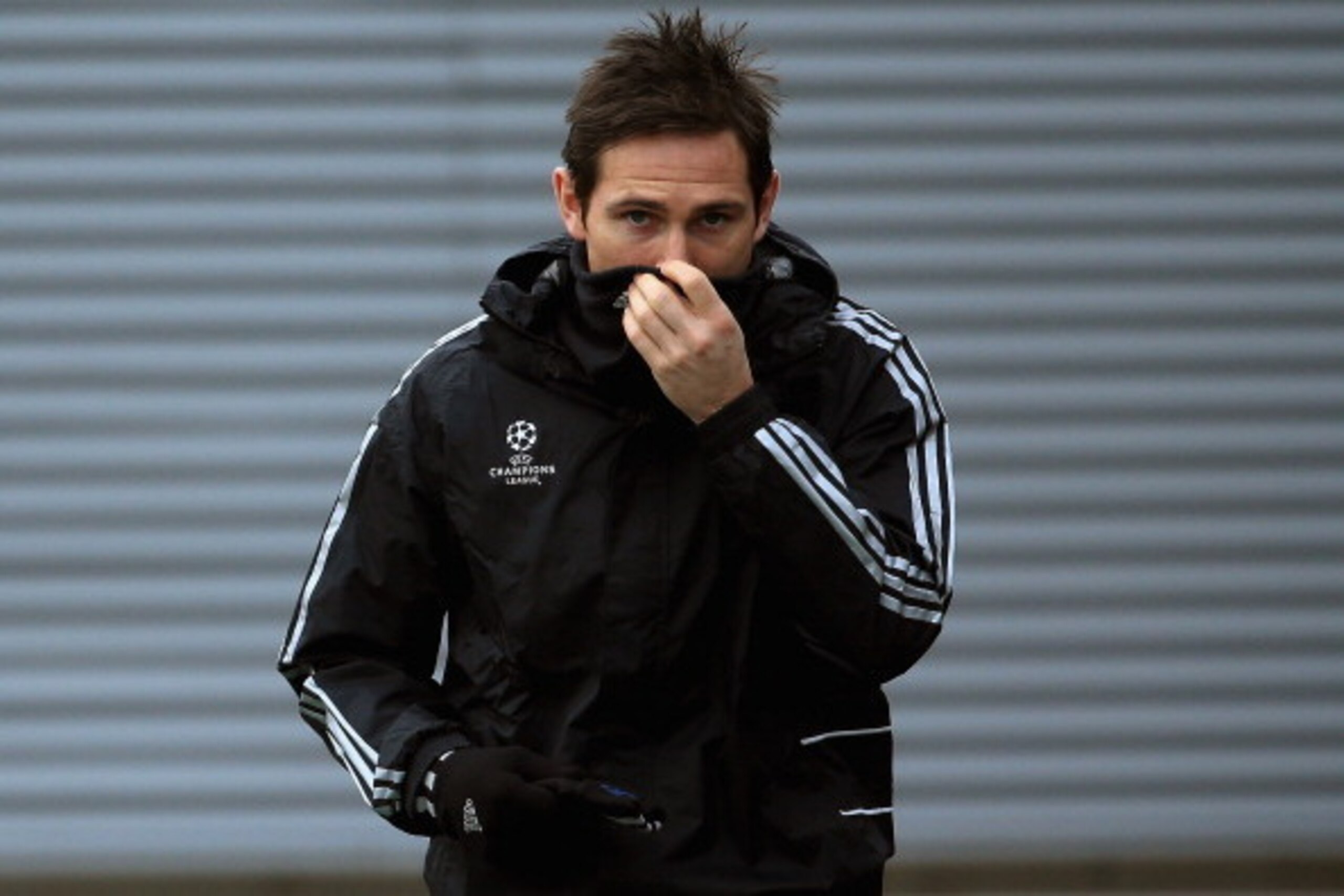 COBHAM, ENGLAND - NOVEMBER 25:  Frank Lampard wraps up warm during the Chelsea FC training session ahead of their UEFA Champions League Group E match against FC Basel on November 25, 2013 in Cobham, England.  (Photo by Richard Heathcote/Getty Images)