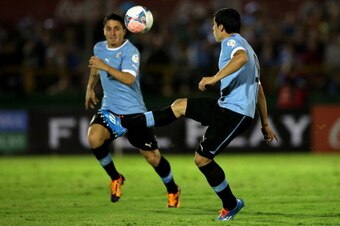 MONTEVIDEO, URUGUAY - NOVEMBER 20:  Luis Suarez of Uruguay runs with the ball during leg 2 of the FIFA World Cup Qualifier match between Uruguay and Jordan at Centenario Stadium Stadium on November 20, 2013 in Montevideo, Uruguay.  (Photo by Friedemann Vo