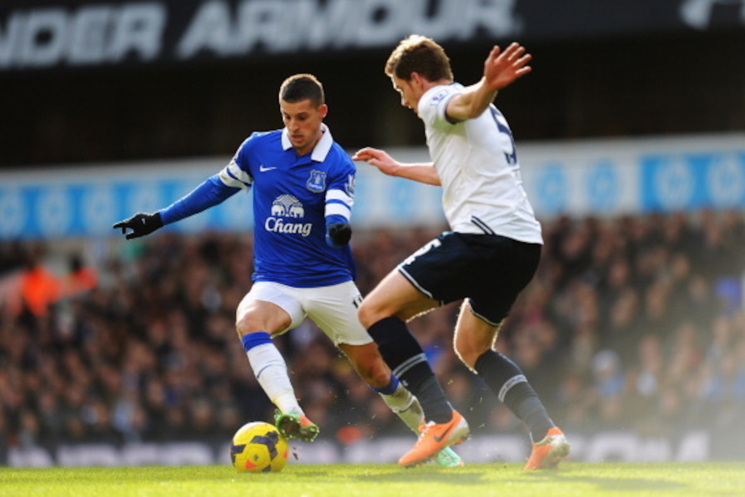 LONDON, ENGLAND - FEBRUARY 09:  Jan Vertonghen (R) of Tottenham Hotspur tackles Kevin Mirallas (L) of Everton during the Barclays Premier League match between Tottenham Hotspur and Everton at White Hart Lane on February 9, 2014 in London, England.  (Photo