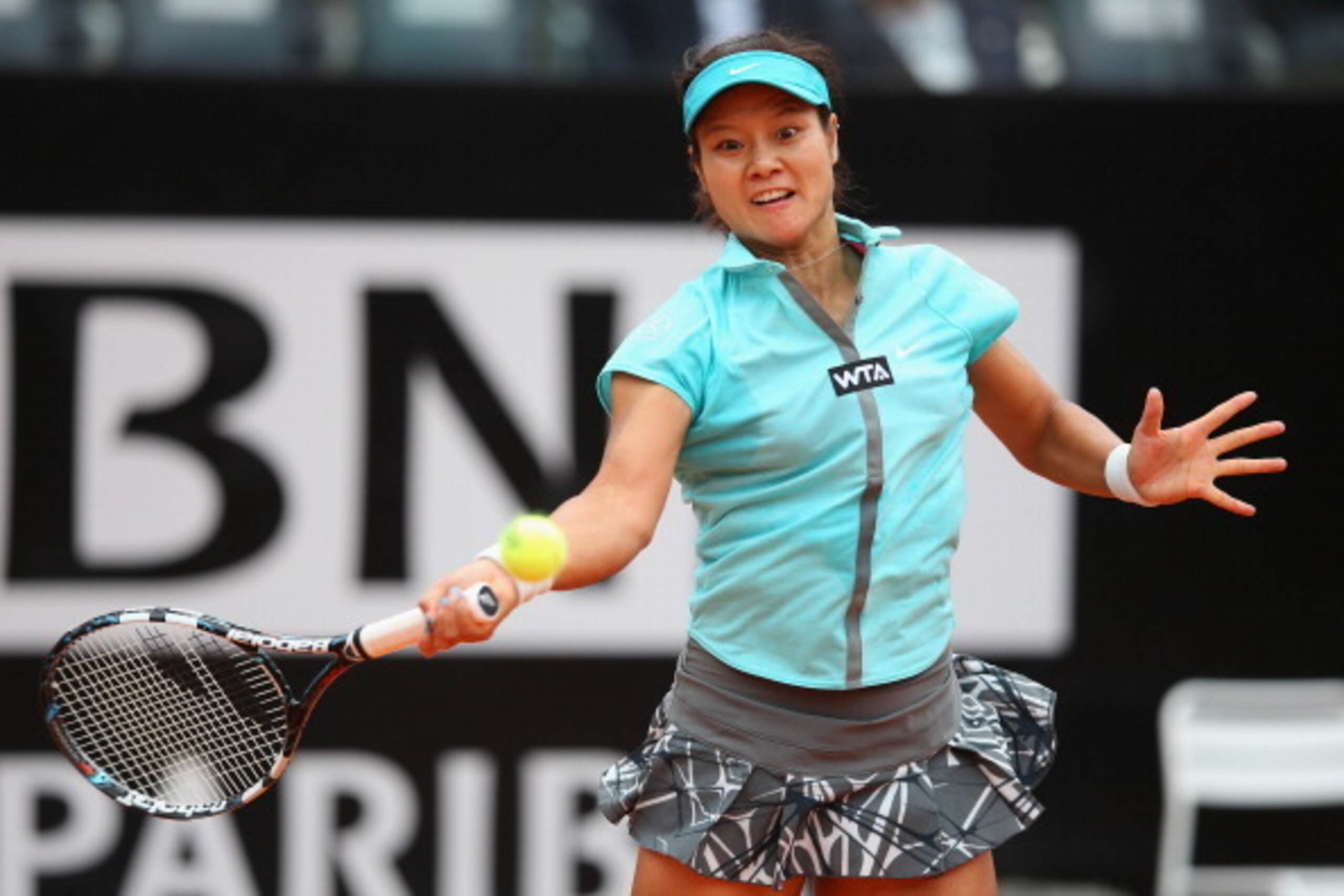 ROME, ITALY - MAY 16:  Li Na of China in action in her match against Sara Errani of Italy during day six of the Internazionali BNL d'Italia tennis 2014 on May 16, 2014 in Rome, Italy.  (Photo by Julian Finney/Getty Images)