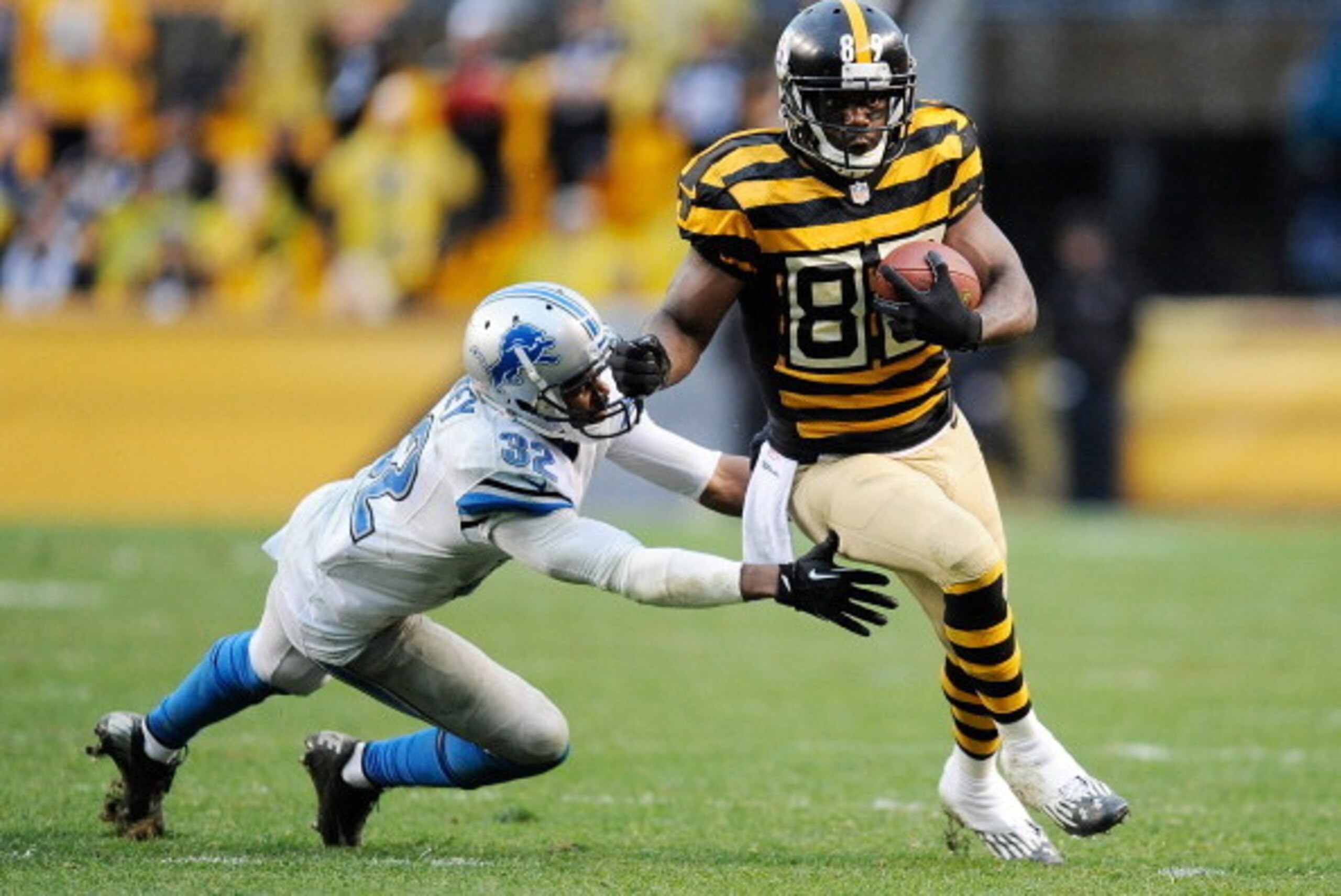 PITTSBURGH, PA - NOVEMBER 17 :  Jerricho Cotchery #89 of the Pittsburgh Steelers avoids a tackle by Don Carey #32 of the Detroit Lions during the third quarter on November 17, 2013 at Heinz Field in Pittsburgh, Pennsylvania.  (Photo by Joe Sargent/Getty I