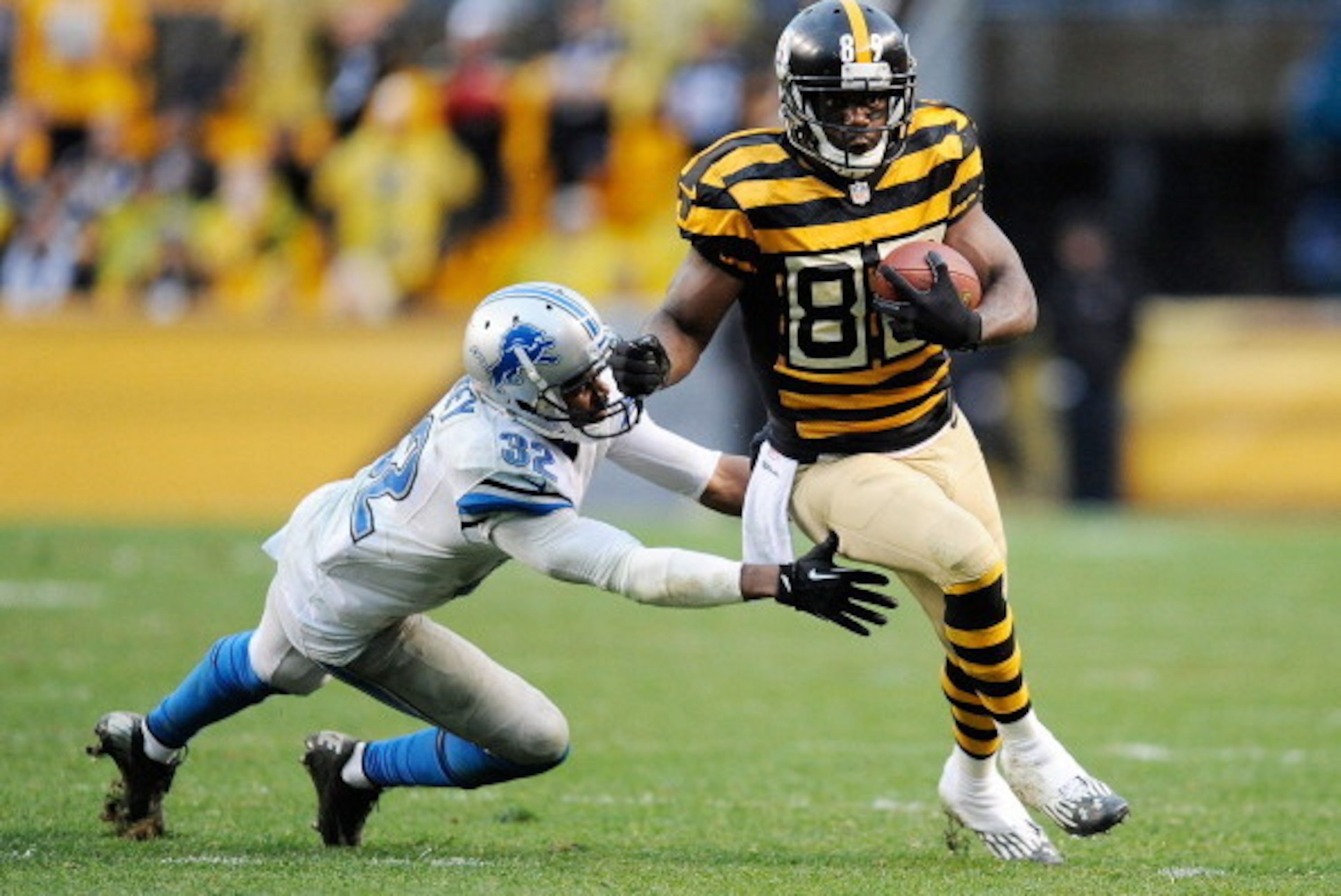 PITTSBURGH, PA - NOVEMBER 17 :  Jerricho Cotchery #89 of the Pittsburgh Steelers avoids a tackle by Don Carey #32 of the Detroit Lions during the third quarter on November 17, 2013 at Heinz Field in Pittsburgh, Pennsylvania.  (Photo by Joe Sargent/Getty I