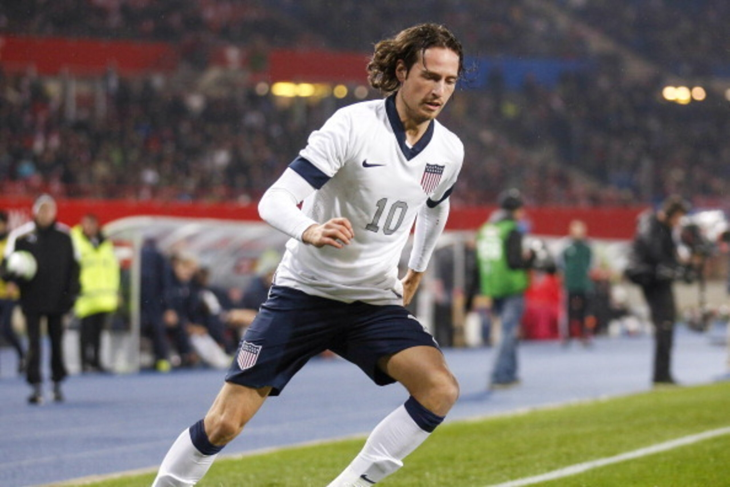 VIENNA, AUSTRIA - NOVEMBER 19: Mix Diskerud of USA controls the ball during the International friendly match between Austria and USA at the Ernst-Happel Stadium on November 19, 2013 in Vienna, Austria. (Photo by Christian Hofer/Getty Images)