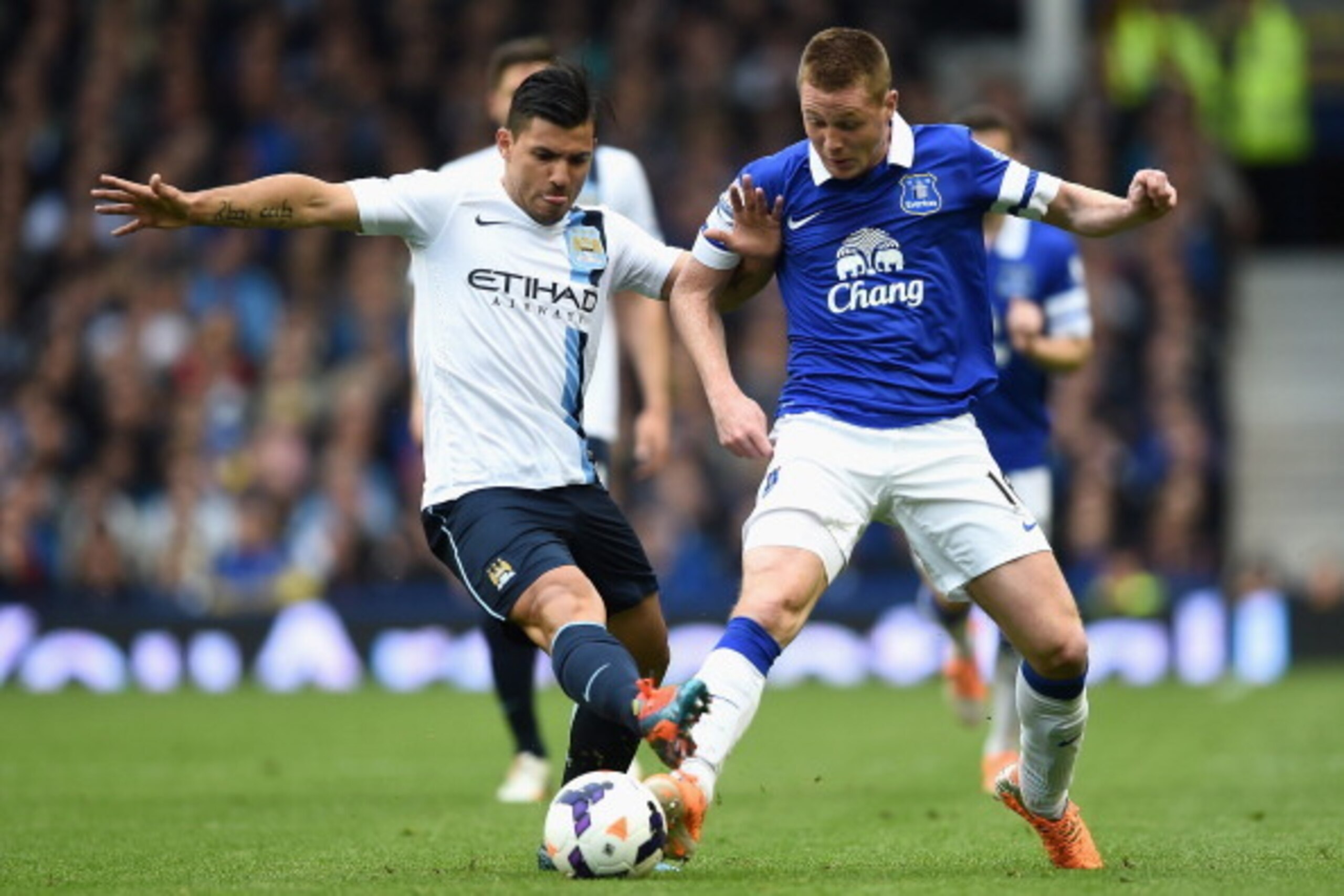 LIVERPOOL, ENGLAND - MAY 03:  Sergio Aguero of Manchester City competes with James McCarthy of Everton during the Barclays Premier League match between Everton and Manchester City at Goodison Park on May 3, 2014 in Liverpool, England.  (Photo by Laurence 
