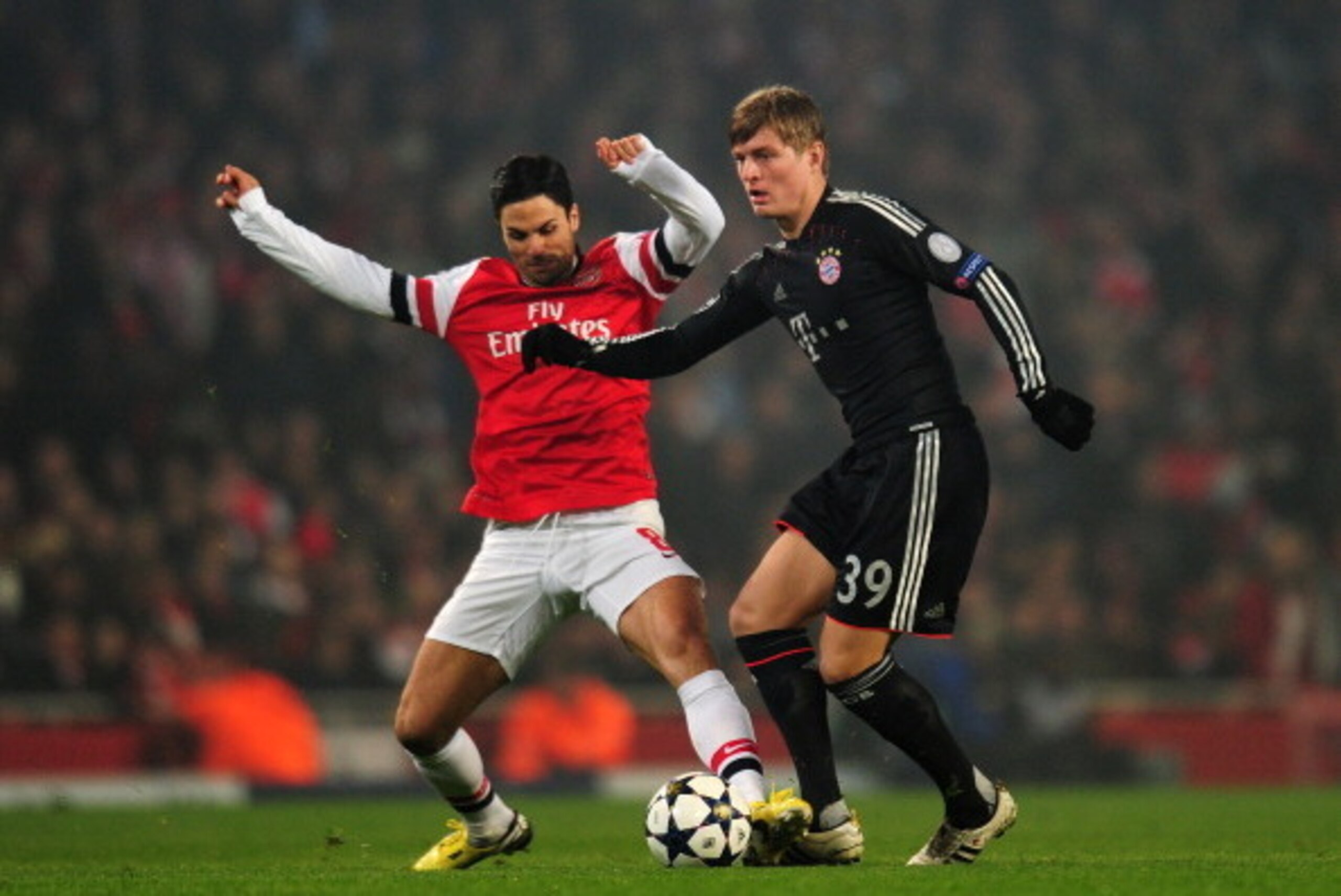 LONDON, ENGLAND - FEBRUARY 19:  Mikel Arteta of Arsenal in action against Toni Kroos of Bayern Muenchen during the UEFA Champions League round of 16 first leg match between Arsenal and Bayern Muenchen at Emirates Stadium on February 19, 2013 in London, En