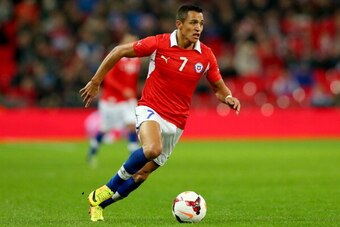 LONDON, ENGLAND - NOVEMBER 15:  Alexis Sanchez of Chile in action during the international friendly match between England and Chile at Wembley Stadium on November 15, 2013 in London, England.  (Photo by Alex Livesey/Getty Images)