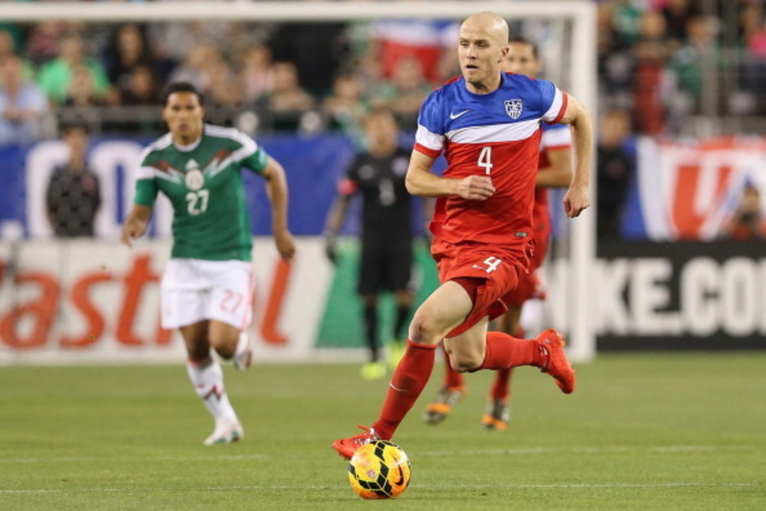 GLENDALE, AZ - APRIL 02:  Michael Bradley #4 of USA controls the ball during the International Friendly against Mexico at University of Phoenix Stadium on April 2, 2014 in Glendale, Arizona. Mexico and USA played to a 2-2 tie.  (Photo by Christian Peterse
