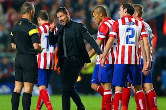 LISBON, PORTUGAL - MAY 24:  Diego Simeone, Coach of Club Atletico de Madrid speaks to Referee Bjorn Kuipers during the UEFA Champions League Final between Real Madrid and Atletico de Madrid at Estadio da Luz on May 24, 2014 in Lisbon, Portugal.  (Photo by