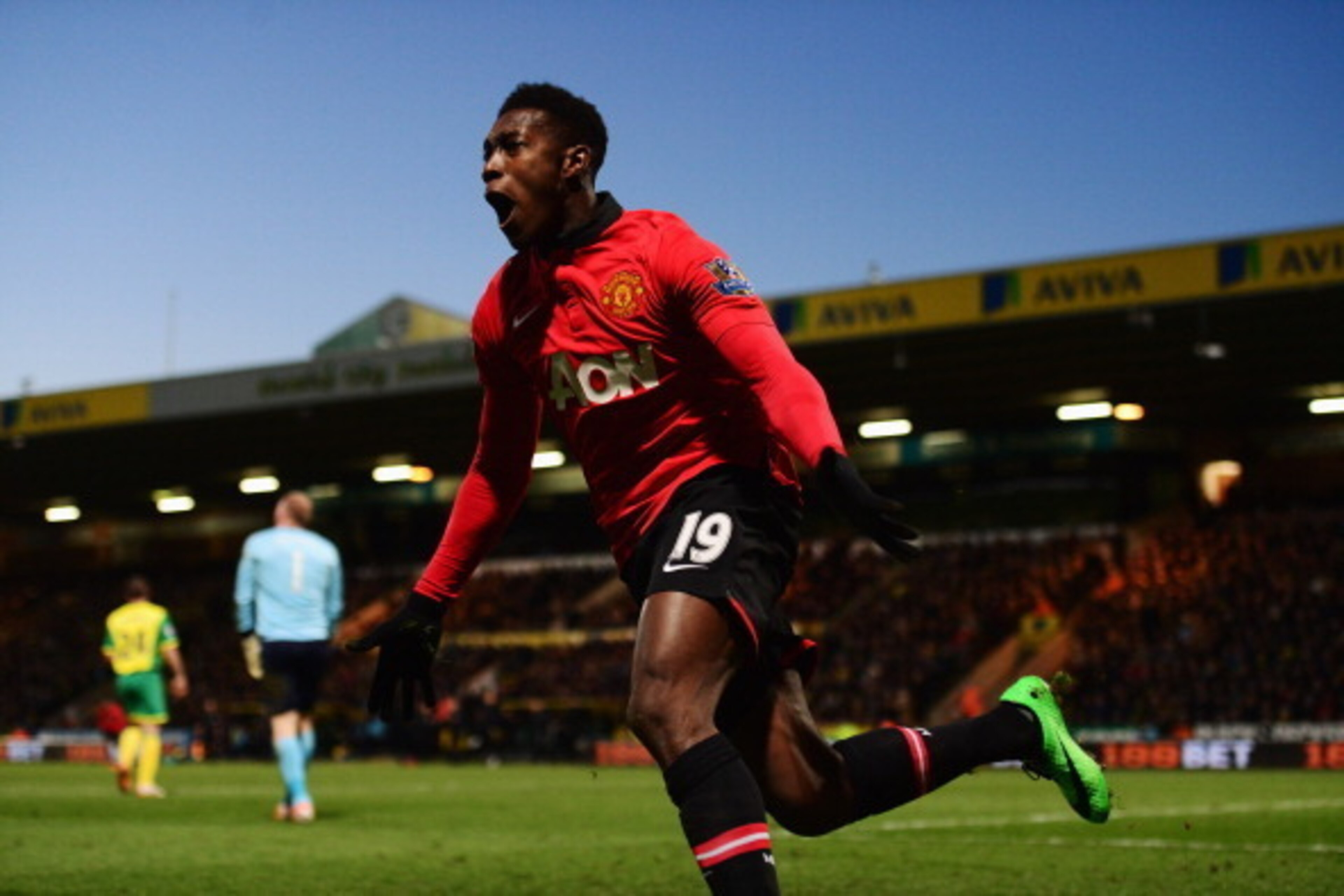 NORWICH, ENGLAND - DECEMBER 28:  Danny Welbeck of Manchester United celebrates as he scores their first goal during the Barclays Premier League match between Norwich City and  Manchester United at Carrow Road on December 28, 2013 in Norwich, England.  (Ph