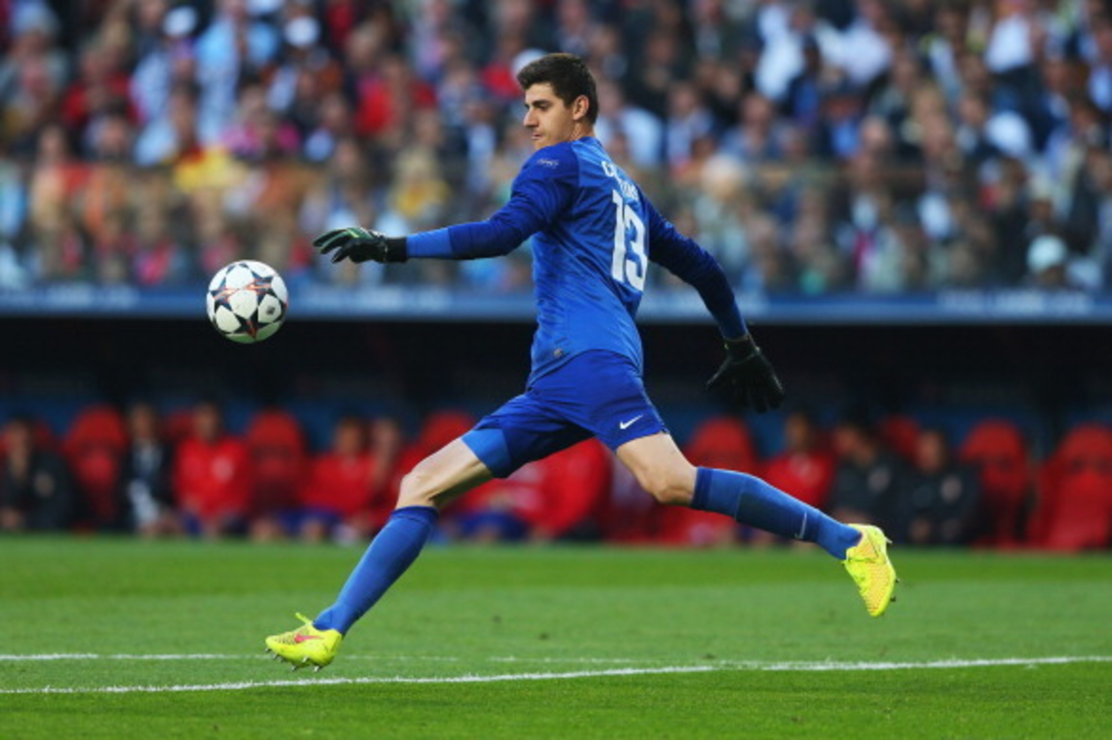 LISBON, PORTUGAL - MAY 24:  Thibaut Courtois of Club Atletico de Madrid in action during the UEFA Champions League Final between Real Madrid and Atletico de Madrid at Estadio da Luz on May 24, 2014 in Lisbon, Portugal.  (Photo by Alex Livesey/Getty Images