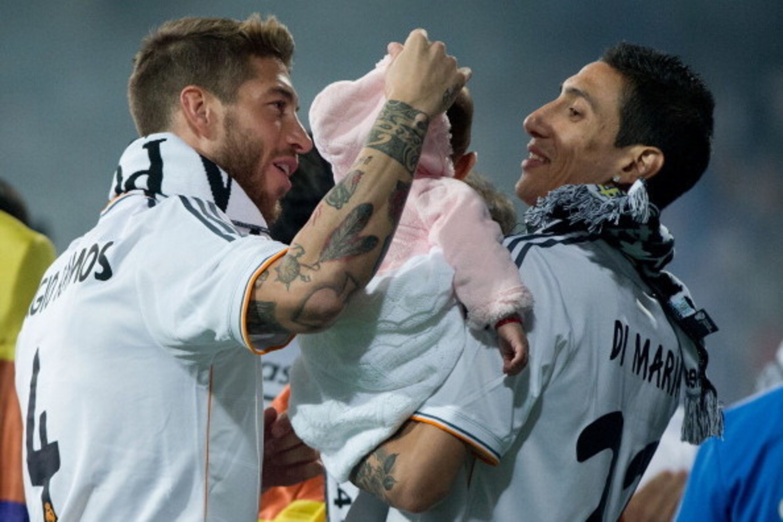 MADRID, SPAIN - MAY 25:  Sergio Ramos (L) of Real Madrid CF is shown with teammate Angel Di Maria and his daughter during the Real Madrid celebration the day after winning the UEFA Champions League Final at Santiago Bernabeu stadium on May 25, 2014 in Mad