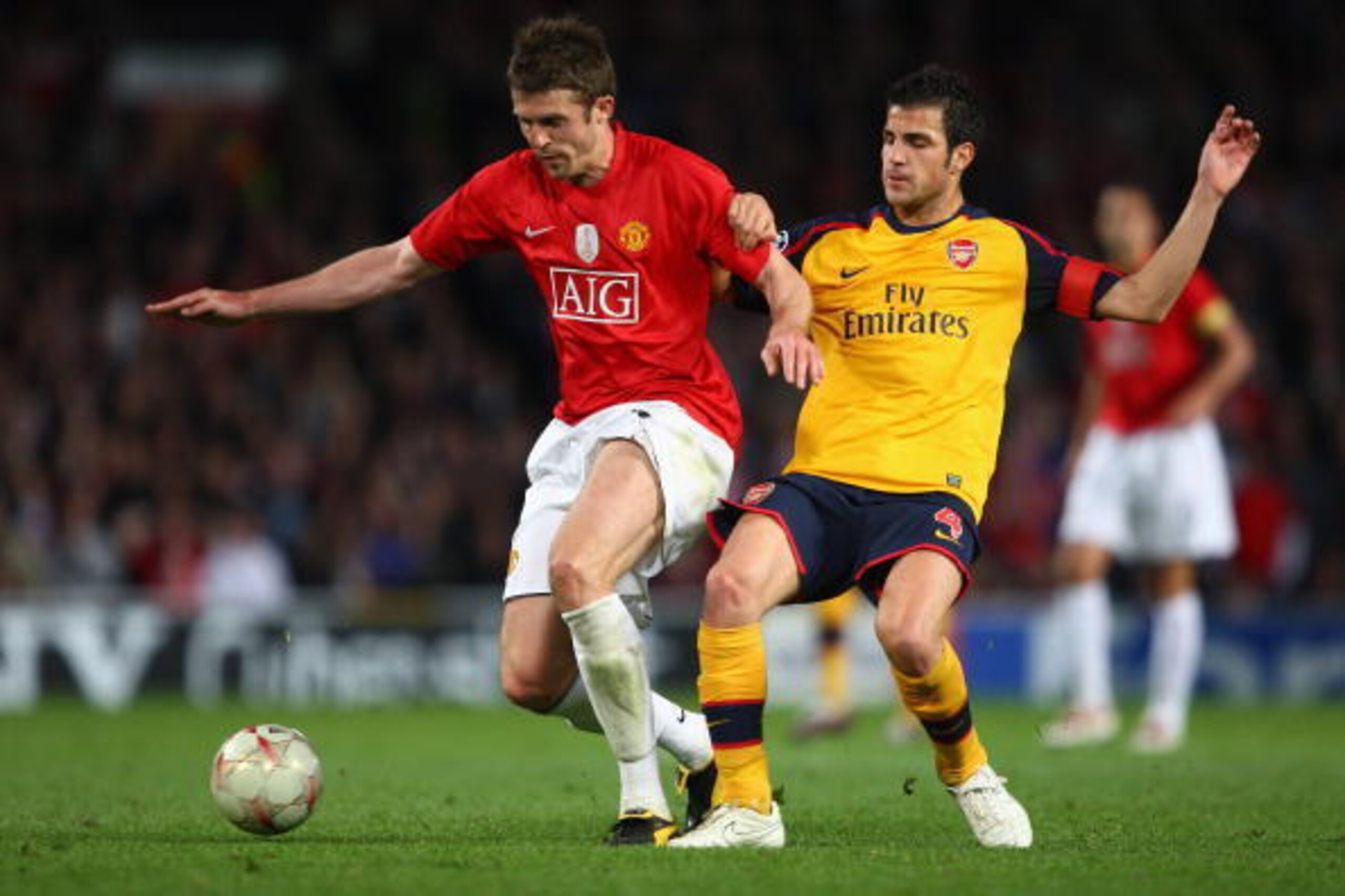 MANCHESTER, ENGLAND - APRIL 29:  Cesc Fabregas of Arsenal battles for the ball with Michael Carrick of Manchester United during the UEFA Champions League Semi Final First Leg match between Manchester United and Arsenal at Old Trafford on April 29, 2009 in
