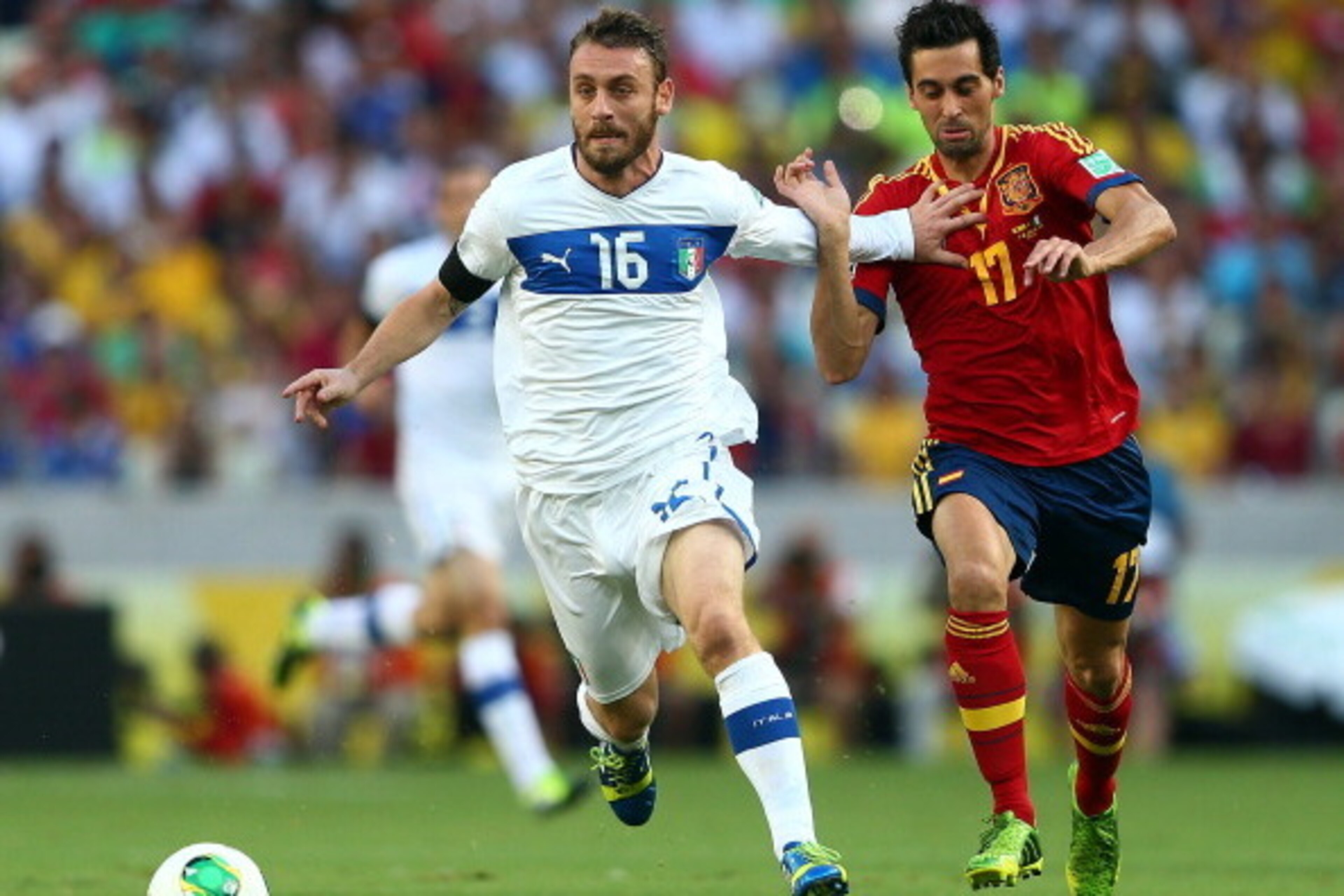 FORTALEZA, BRAZIL - JUNE 27:  Daniele De Rossi of Italy holds off Alvaro Arbeloa of Spain during the FIFA Confederations Cup Brazil 2013 Semi Final match between Spain and Italy at Castelao on June 27, 2013 in Fortaleza, Brazil.  (Photo by Clive Mason/Get